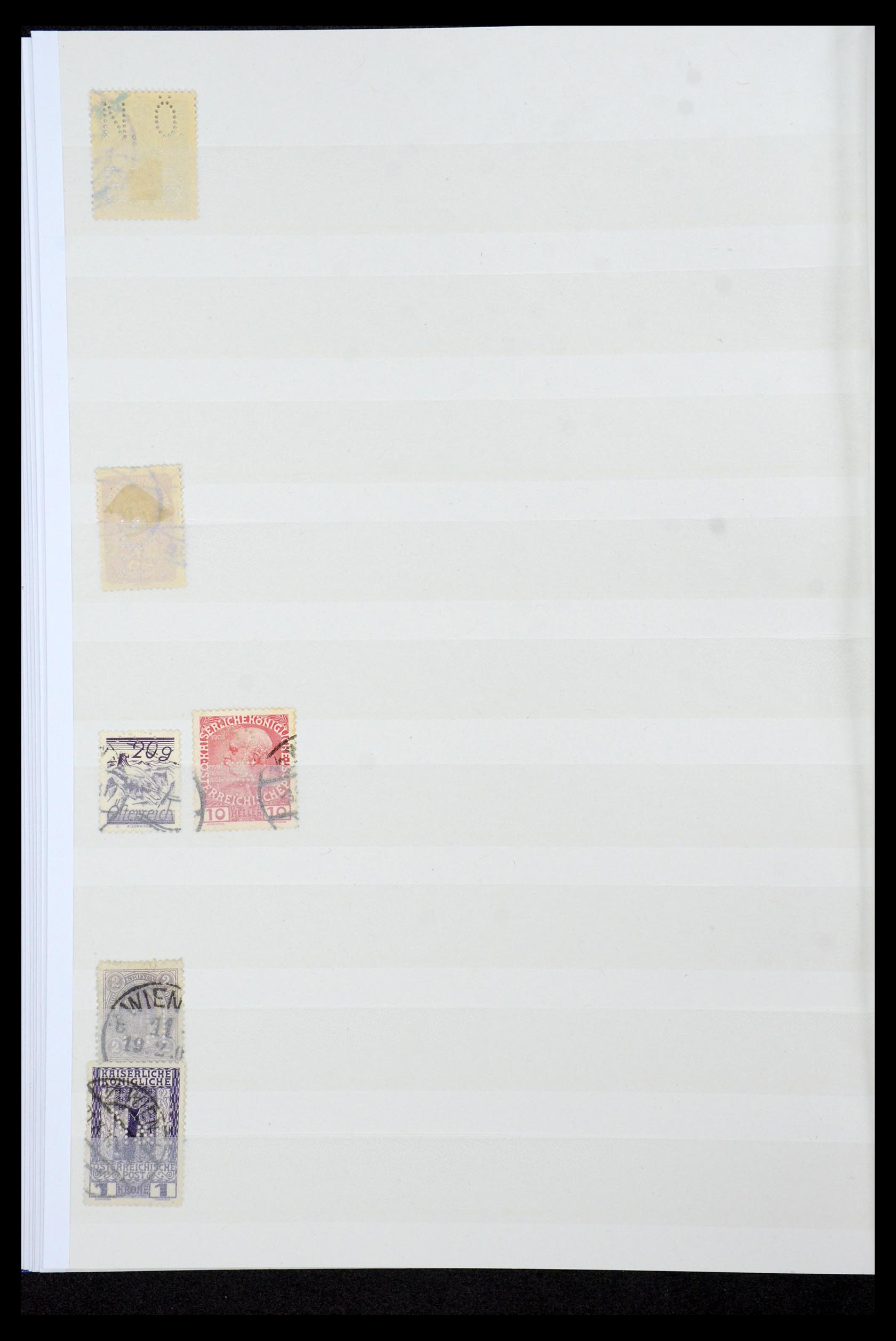 36224 084 - Postzegelverzameling 36224 Wereld perfins 1890-1950.