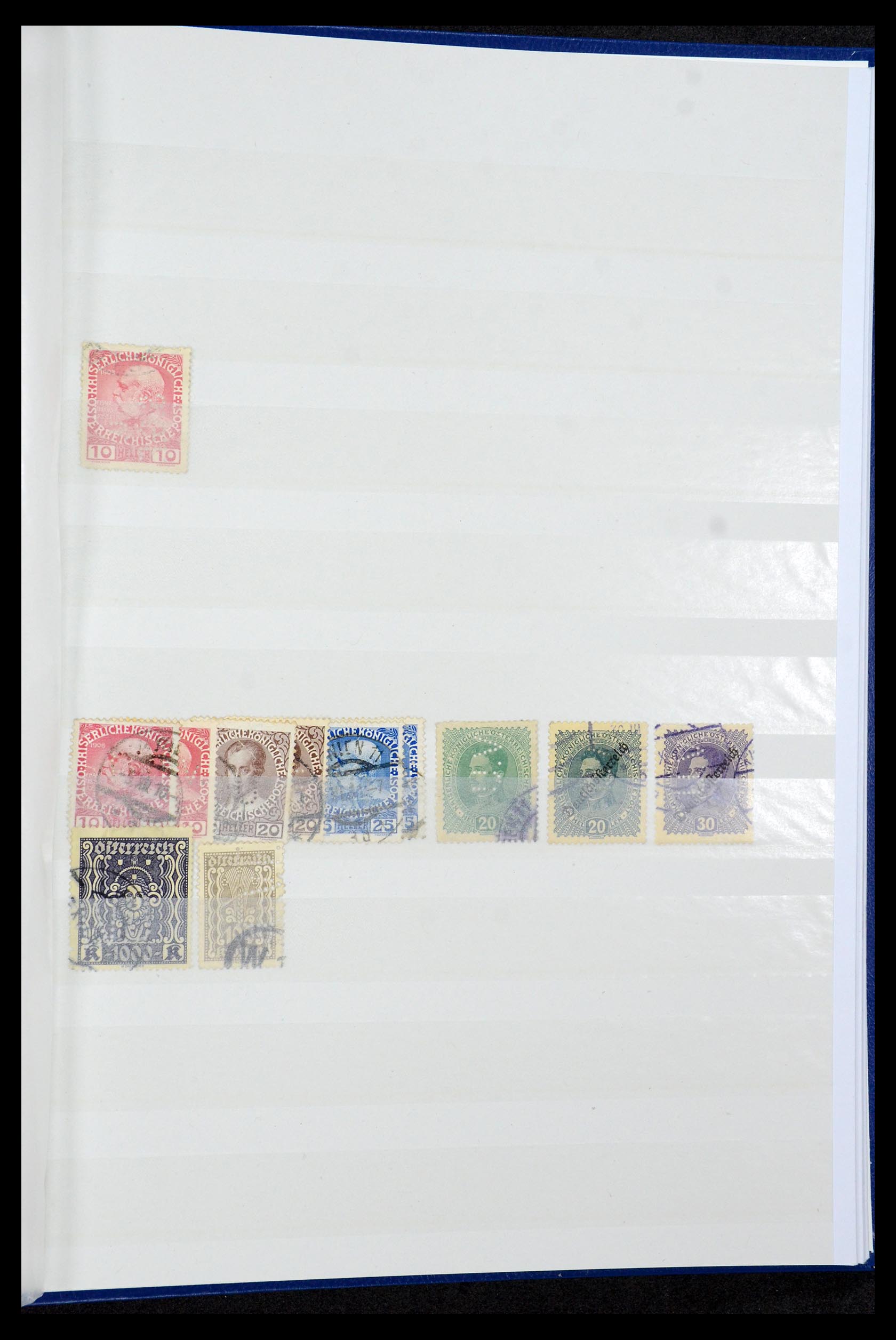 36224 100 - Postzegelverzameling 36224 Wereld perfins 1890-1950.