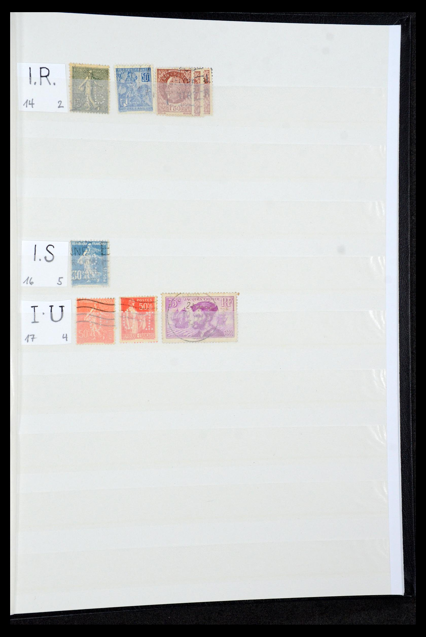 36224 305 - Postzegelverzameling 36224 Wereld perfins 1890-1950.