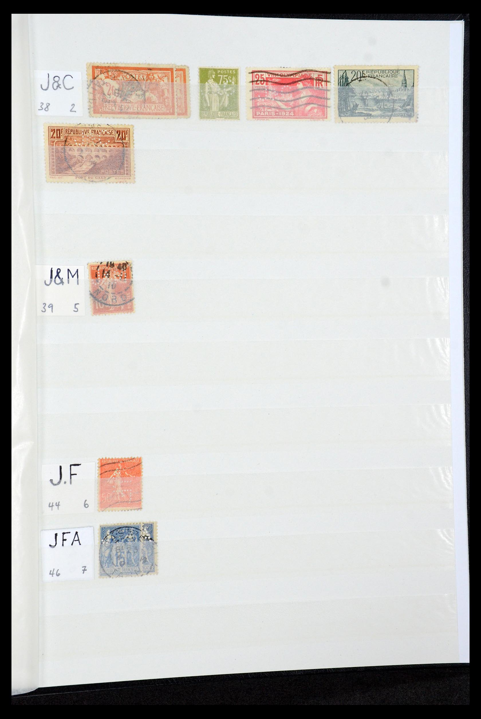 36224 310 - Postzegelverzameling 36224 Wereld perfins 1890-1950.