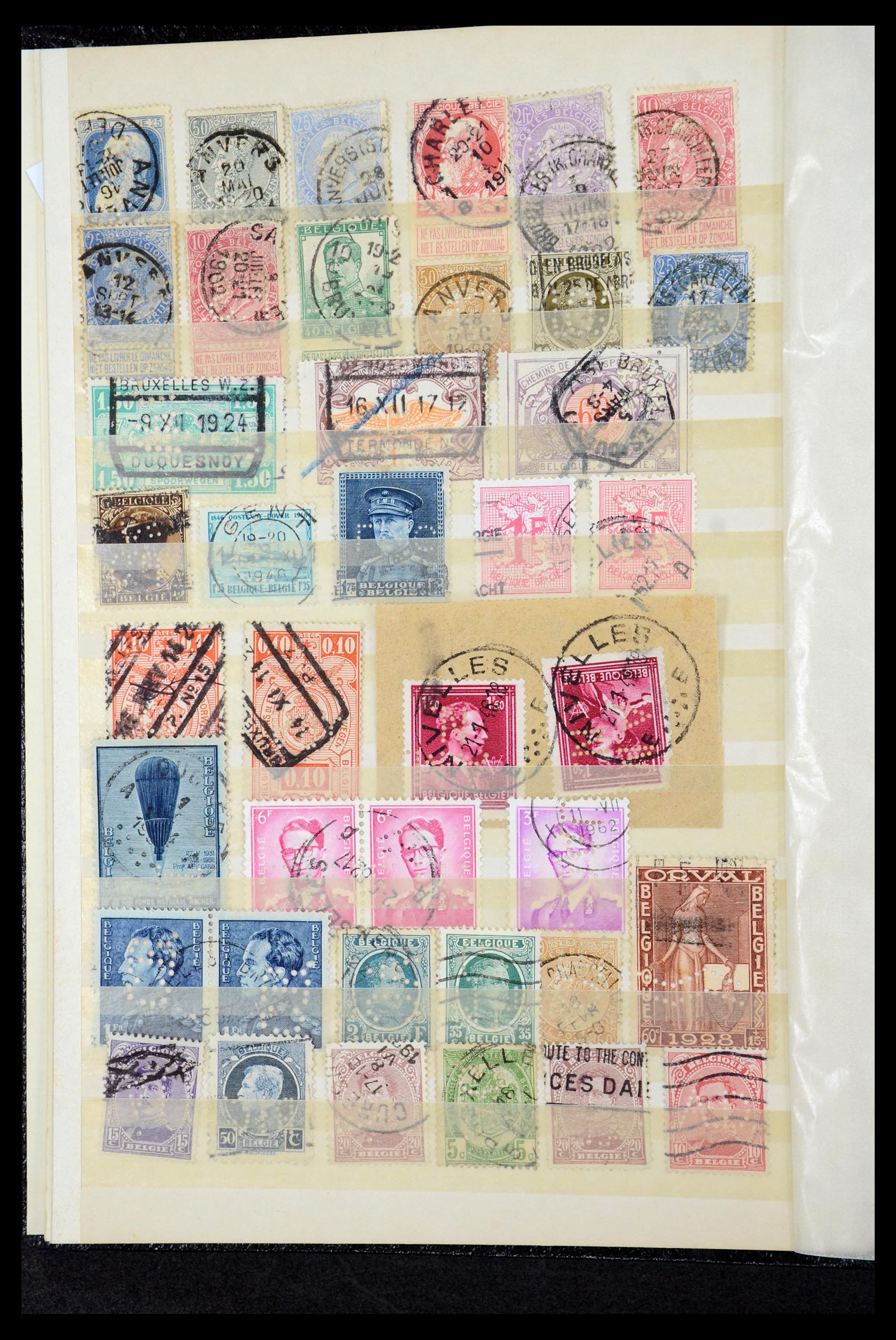 36224 313 - Postzegelverzameling 36224 Wereld perfins 1890-1950.