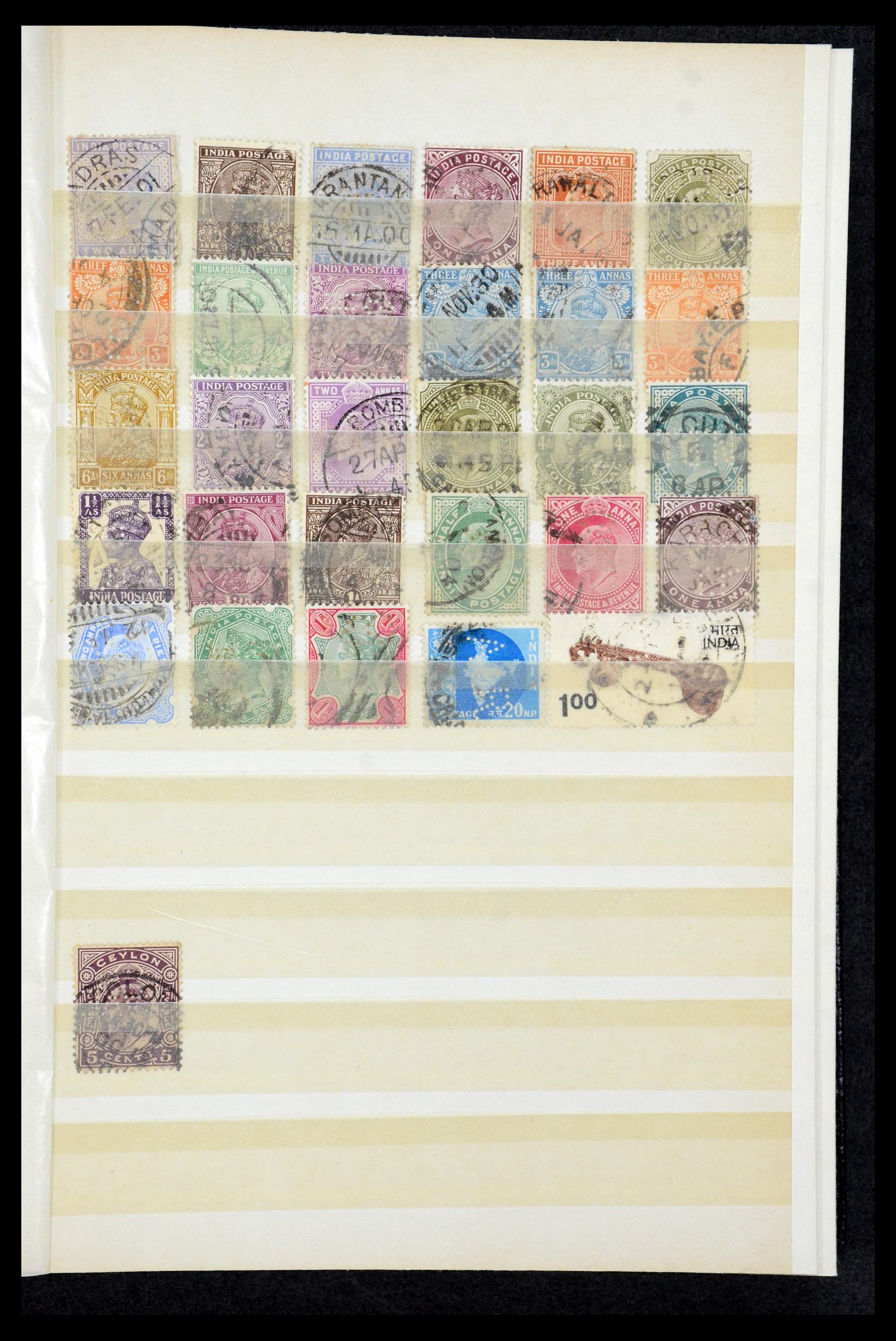 36224 318 - Postzegelverzameling 36224 Wereld perfins 1890-1950.
