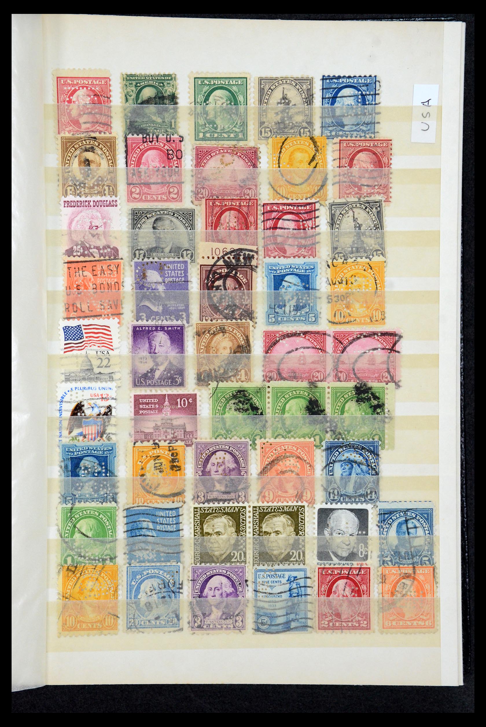 36224 322 - Postzegelverzameling 36224 Wereld perfins 1890-1950.