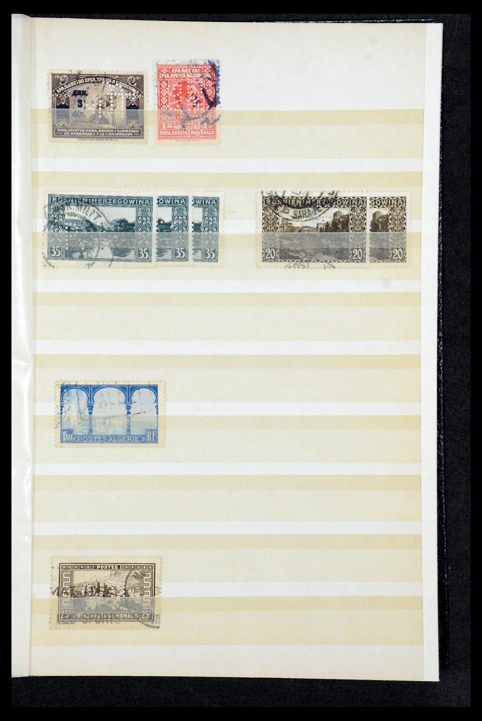 36224 324 - Postzegelverzameling 36224 Wereld perfins 1890-1950.