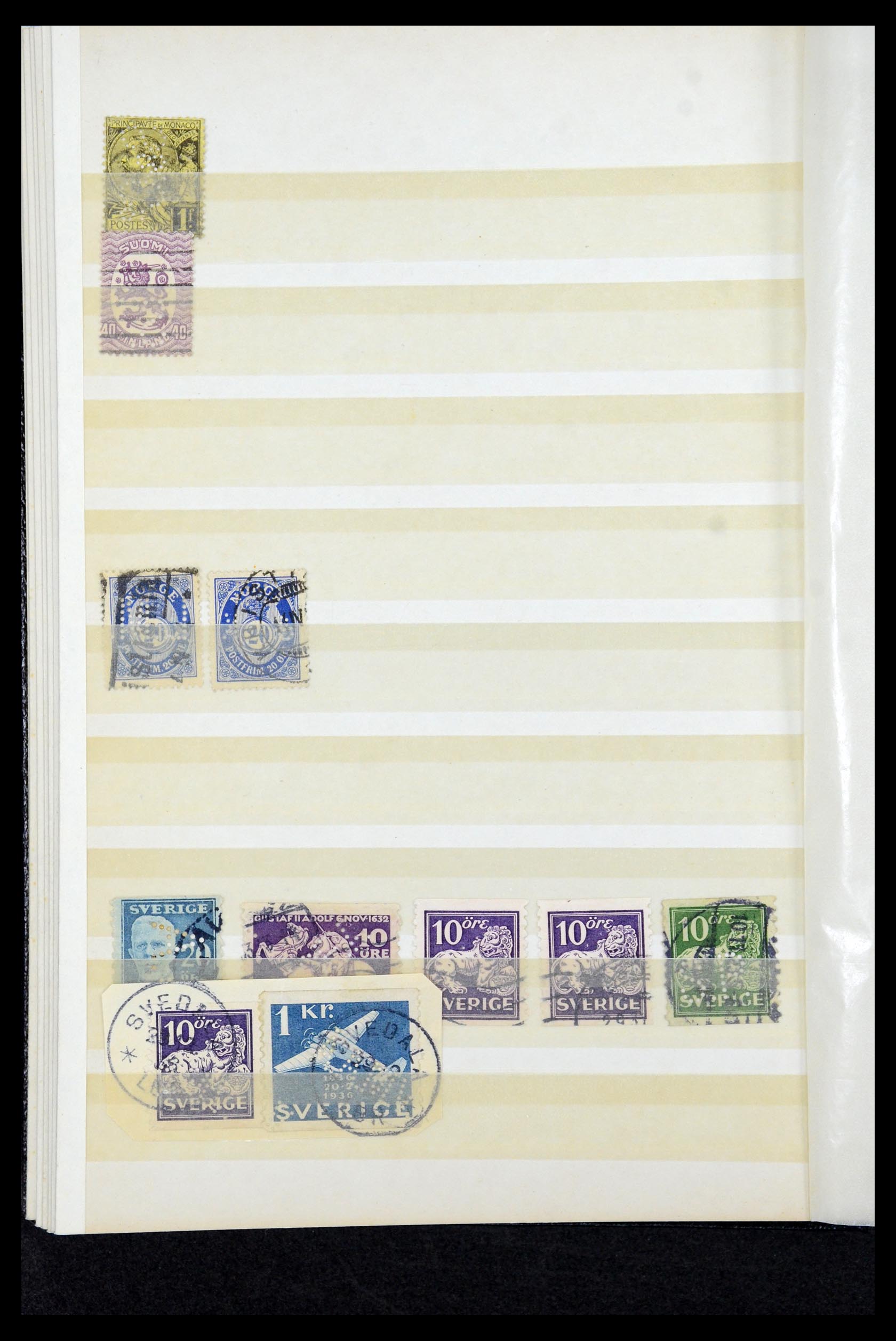 36224 325 - Postzegelverzameling 36224 Wereld perfins 1890-1950.