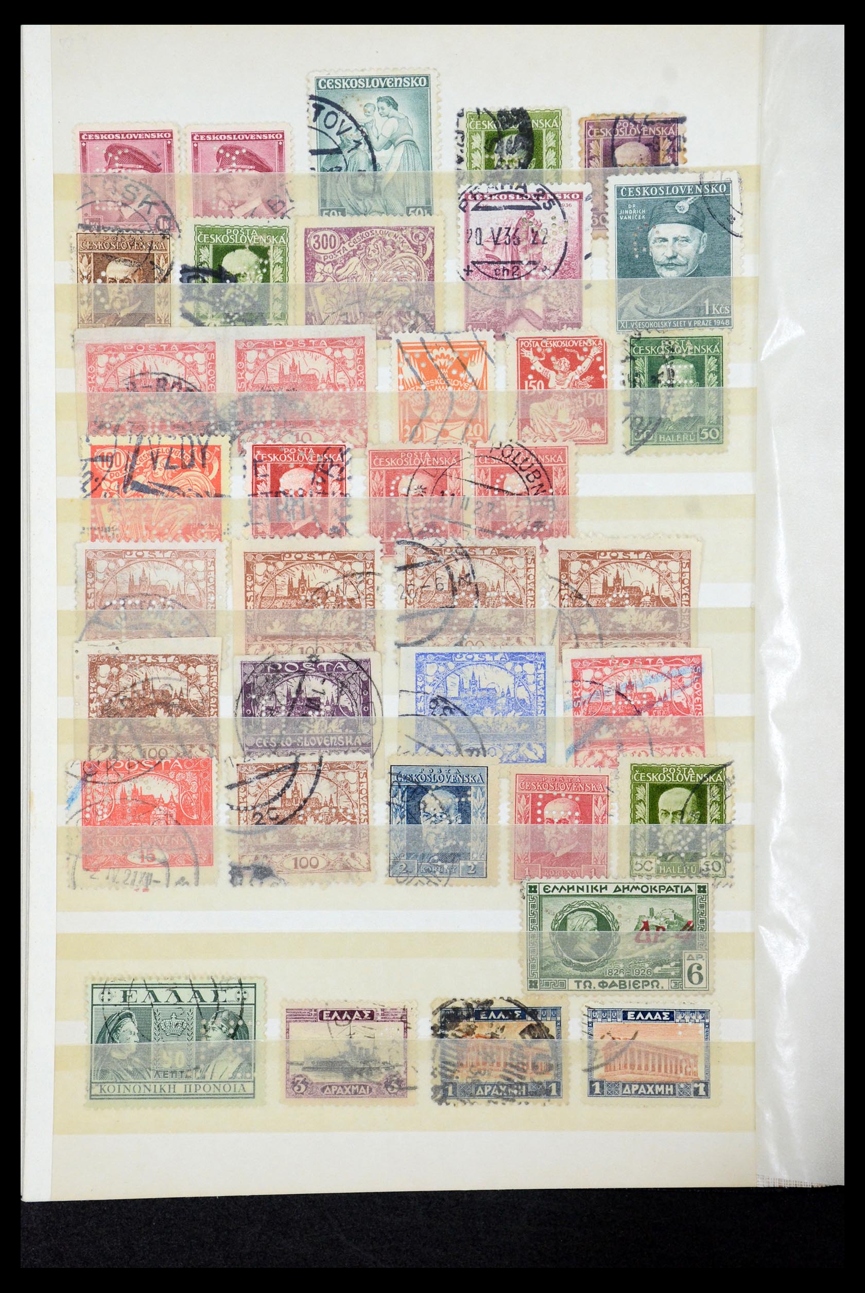 36224 327 - Postzegelverzameling 36224 Wereld perfins 1890-1950.