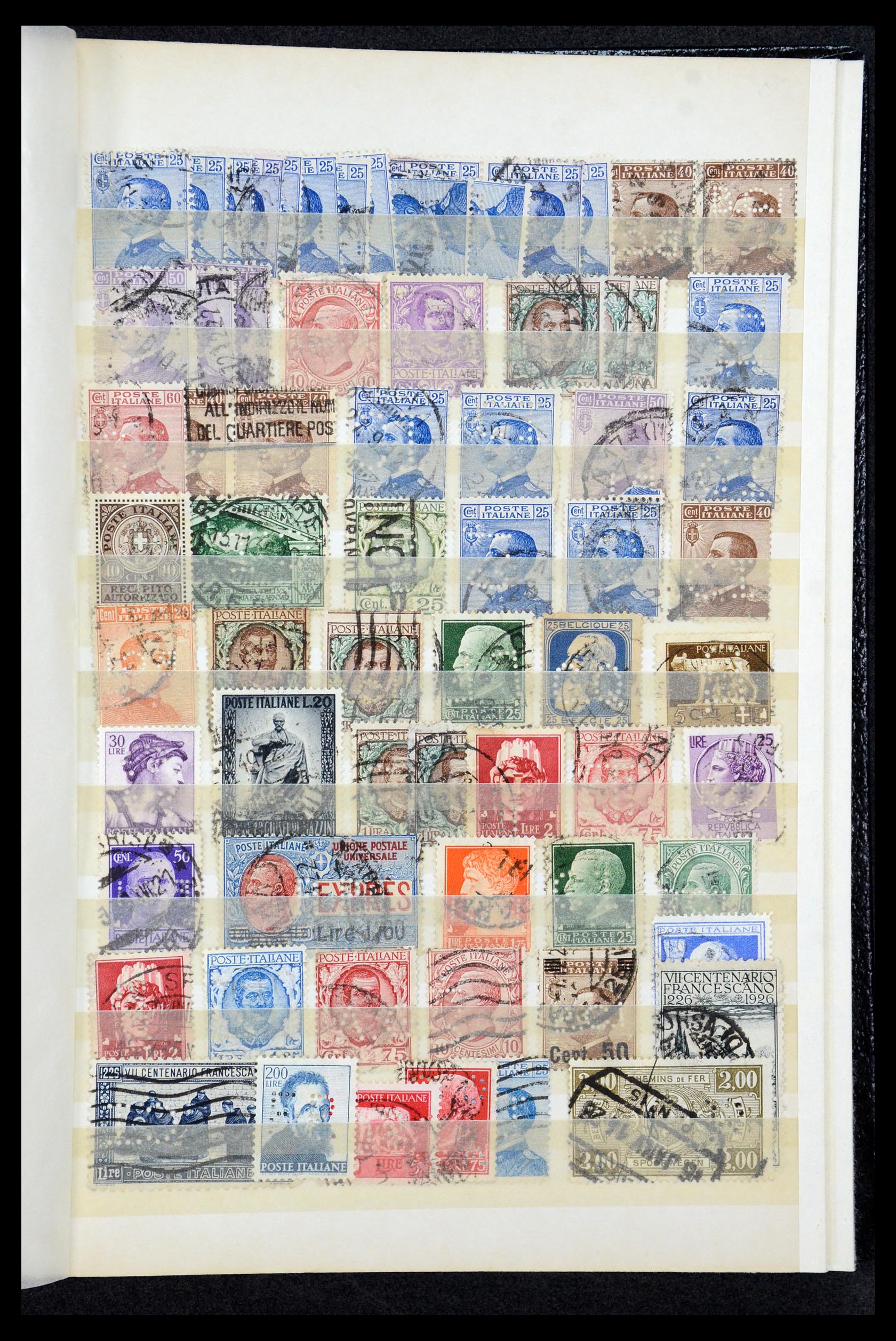 36224 330 - Postzegelverzameling 36224 Wereld perfins 1890-1950.