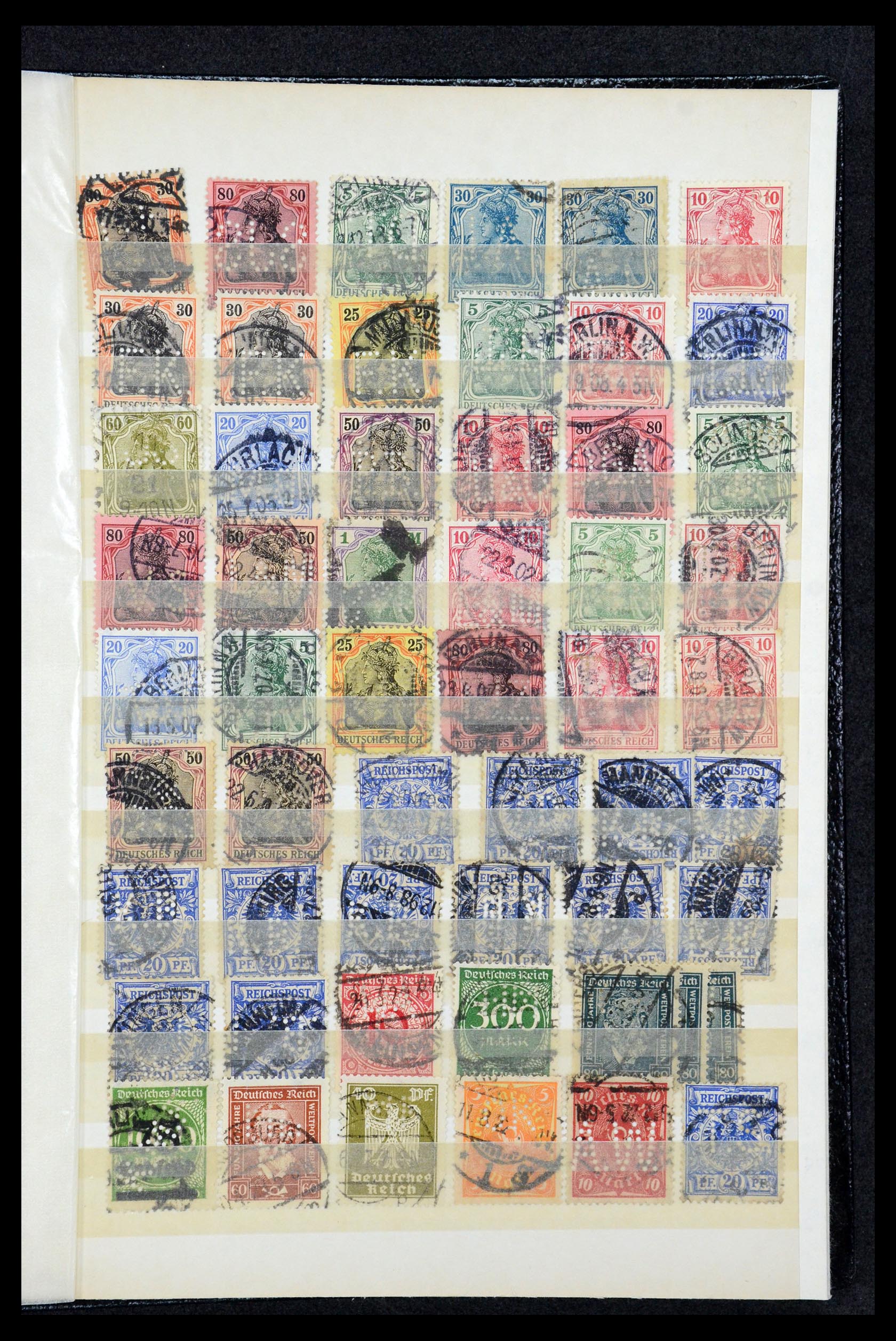 36224 334 - Postzegelverzameling 36224 Wereld perfins 1890-1950.