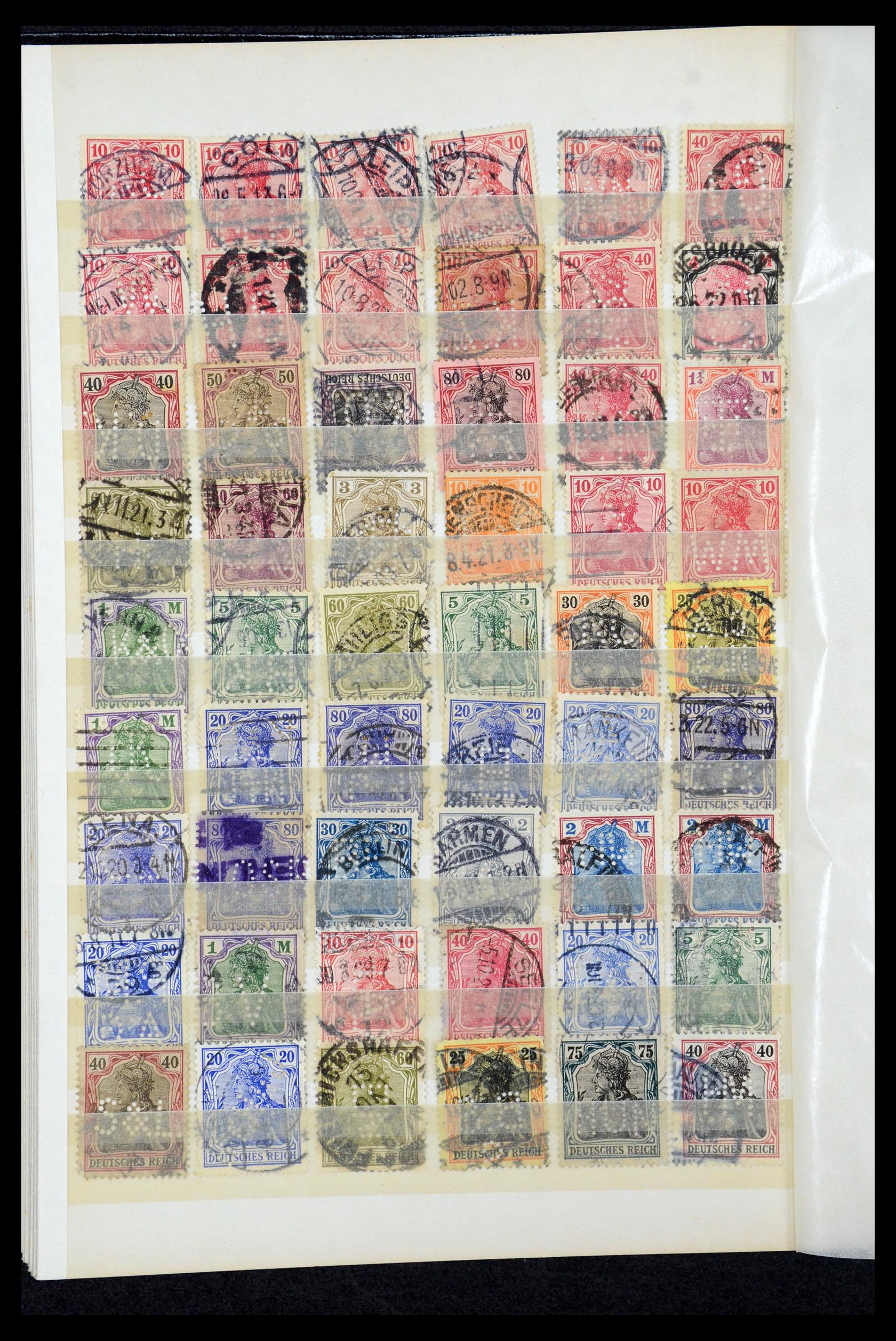 36224 335 - Postzegelverzameling 36224 Wereld perfins 1890-1950.