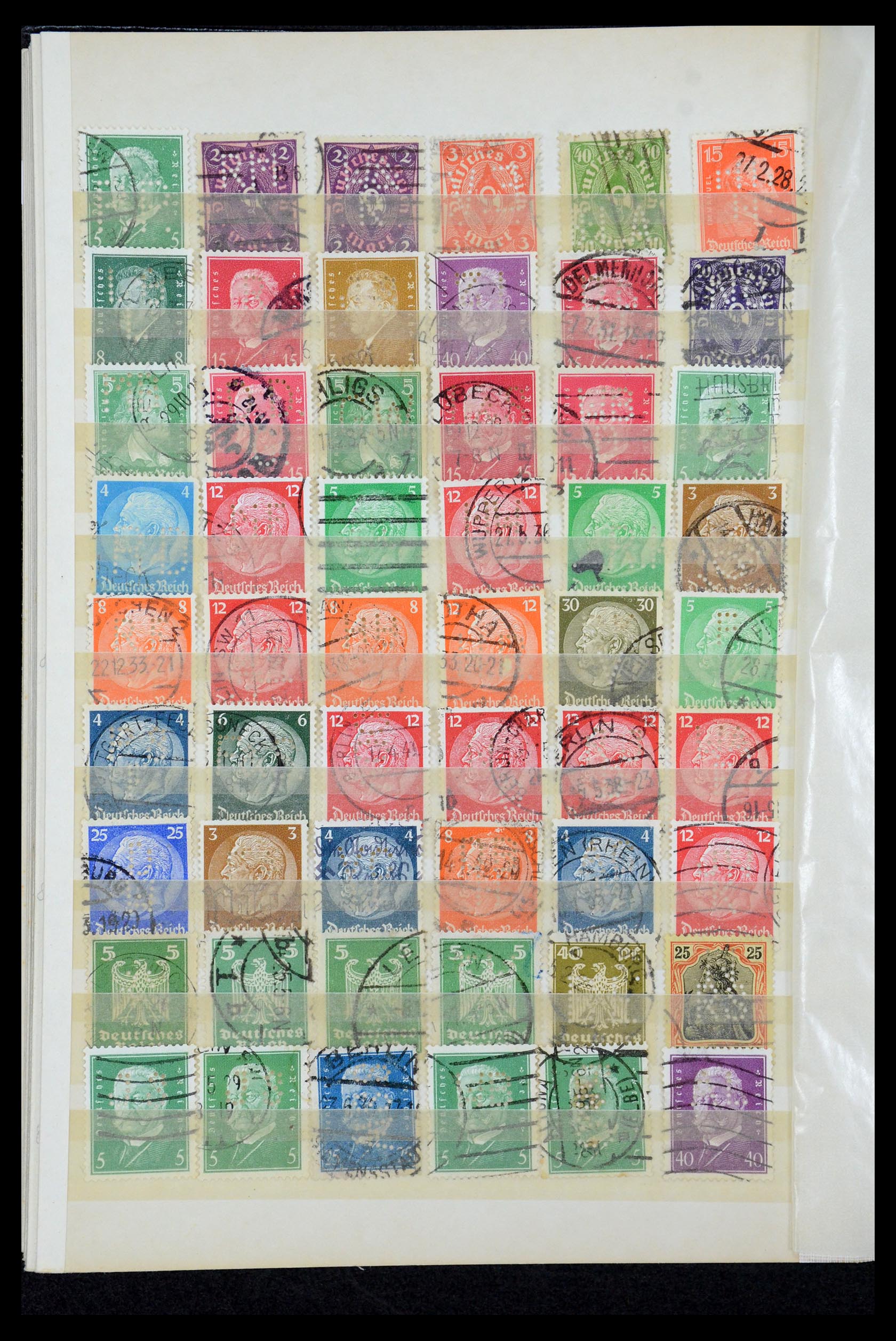 36224 339 - Postzegelverzameling 36224 Wereld perfins 1890-1950.