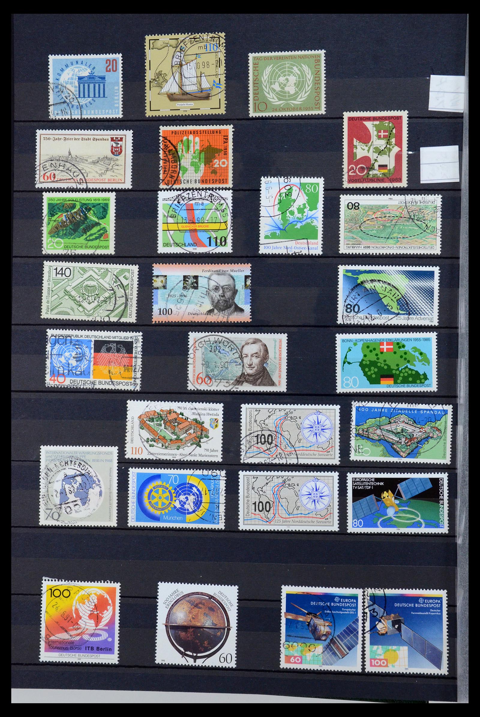 36238 010 - Stamp collection 36238 Motif maps 1900-2000.