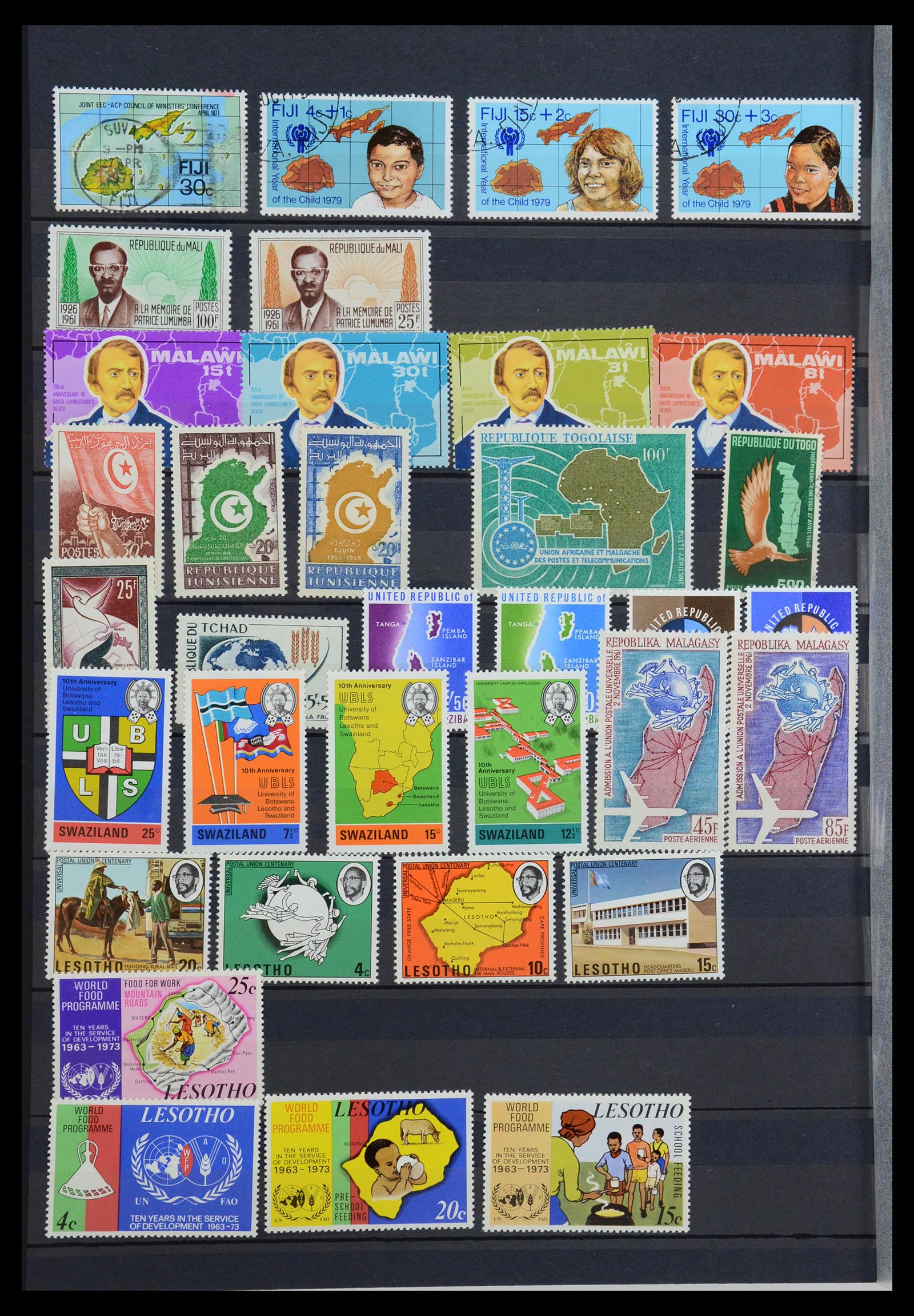 36238 024 - Postzegelverzameling 36238 Motief landkaarten 1900-2000.