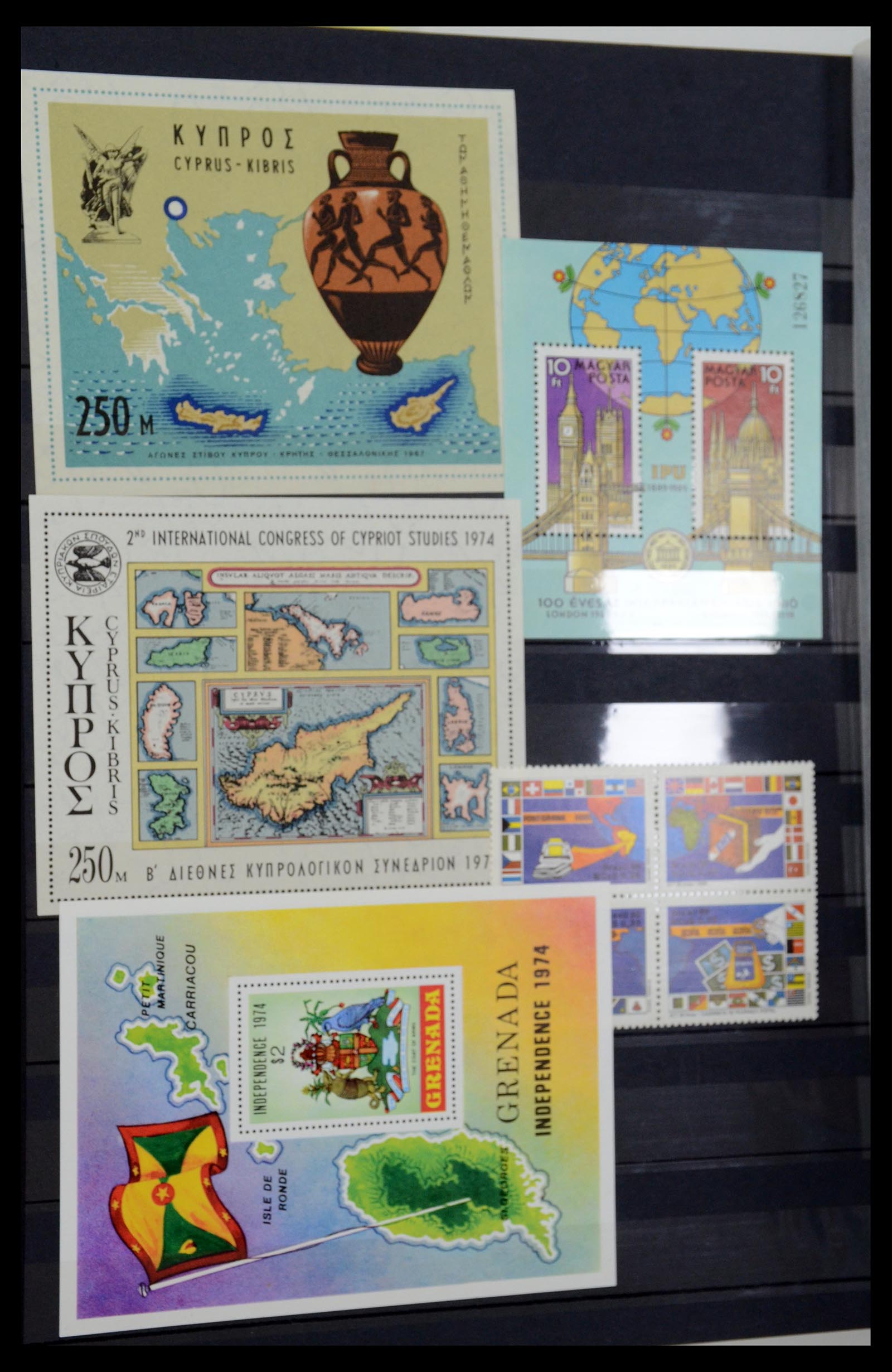 36238 044 - Postzegelverzameling 36238 Motief landkaarten 1900-2000.