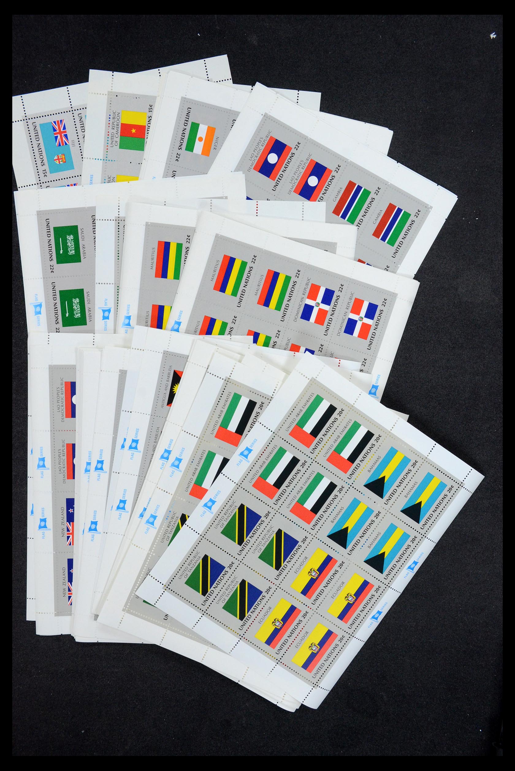 36267 003 - Postzegelverzameling 36267 Verenigde Naties vlaggenvellen 1980-2001.