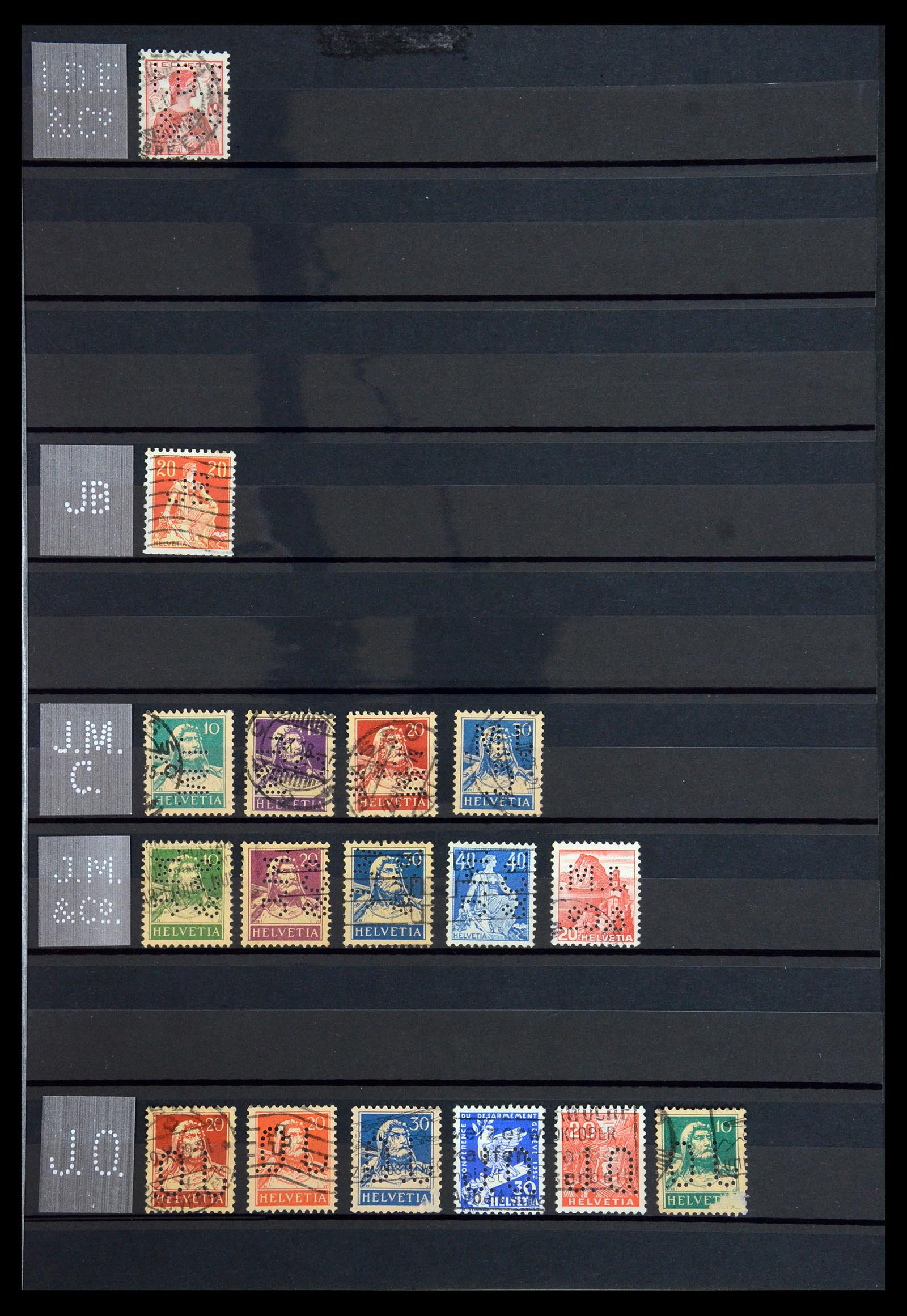 36372 027 - Postzegelverzameling 36372 Zwitserland perfins 1880-1960.