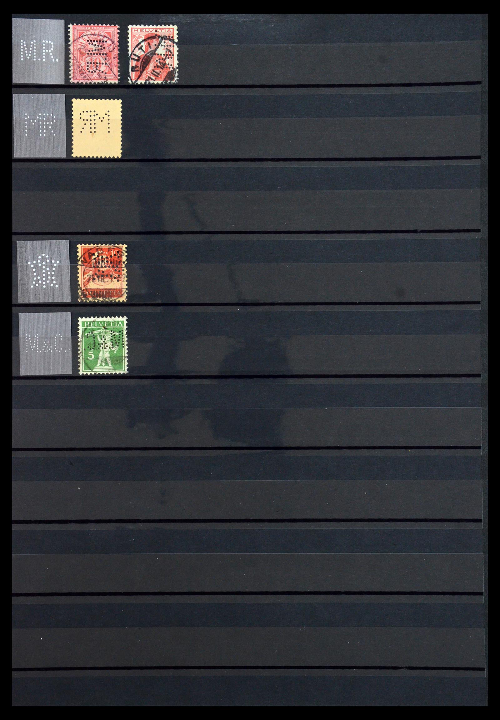 36372 033 - Postzegelverzameling 36372 Zwitserland perfins 1880-1960.
