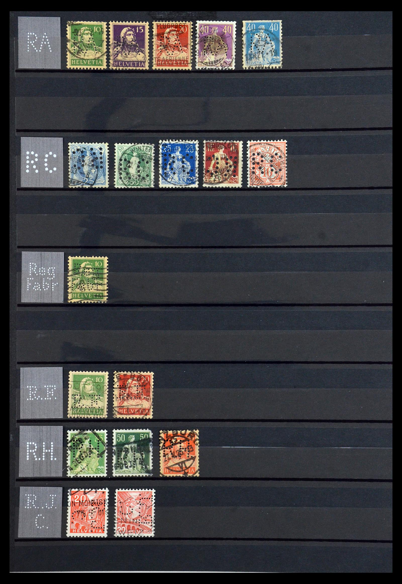 36372 040 - Postzegelverzameling 36372 Zwitserland perfins 1880-1960.