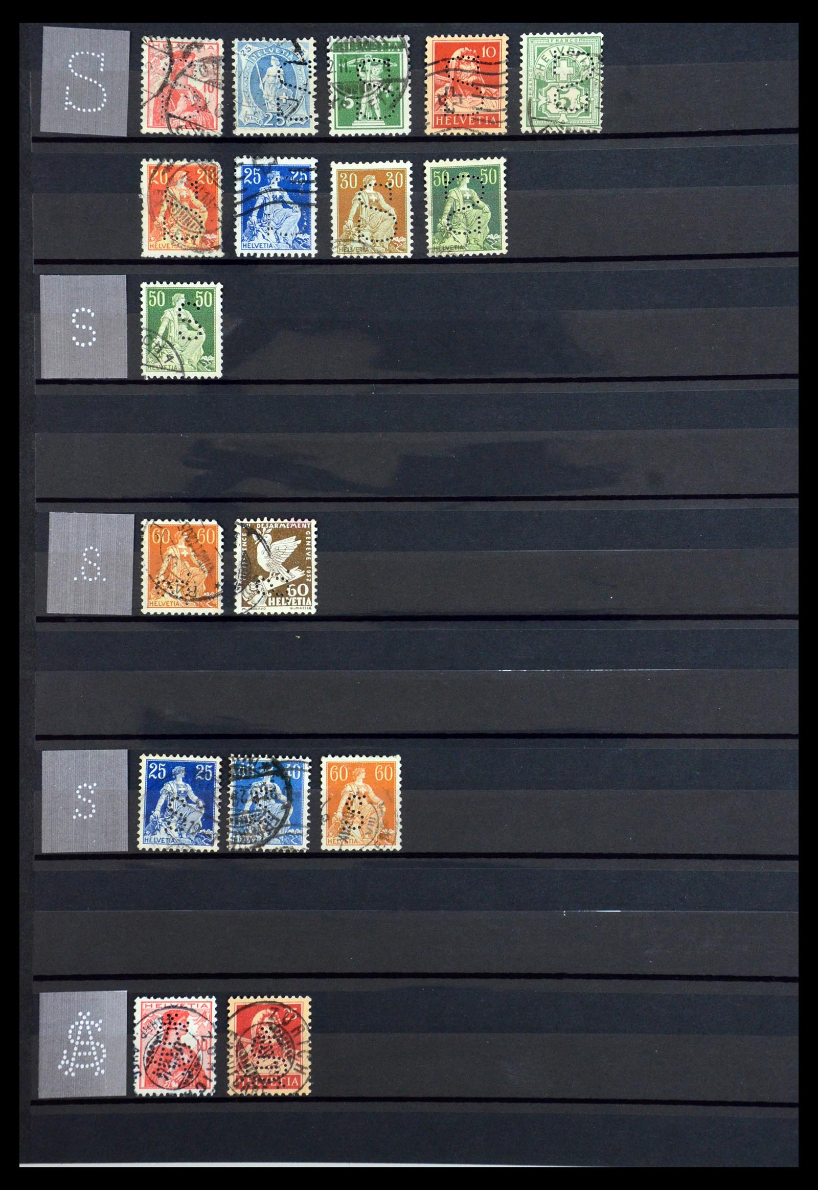 36372 043 - Postzegelverzameling 36372 Zwitserland perfins 1880-1960.