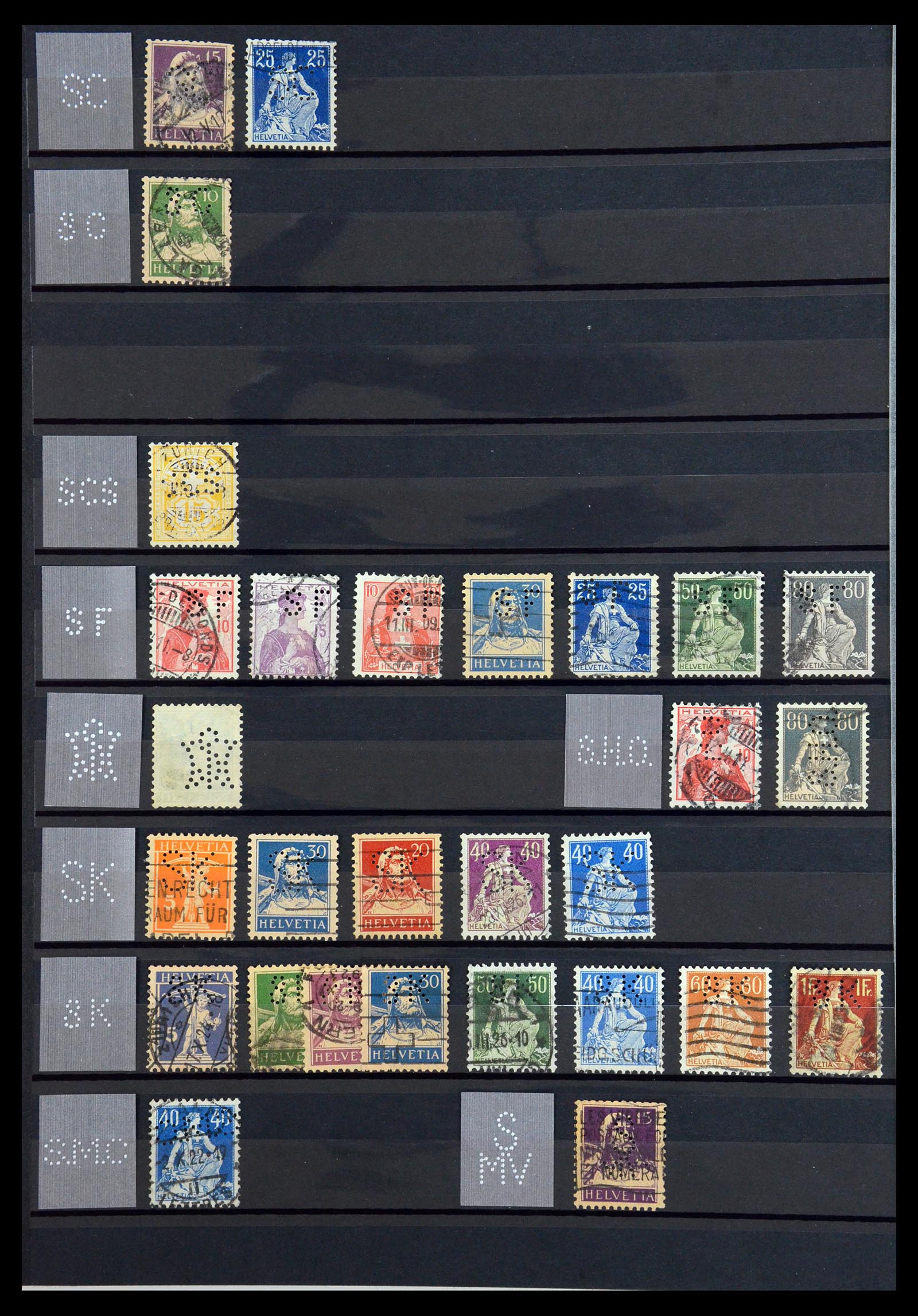 36372 045 - Postzegelverzameling 36372 Zwitserland perfins 1880-1960.