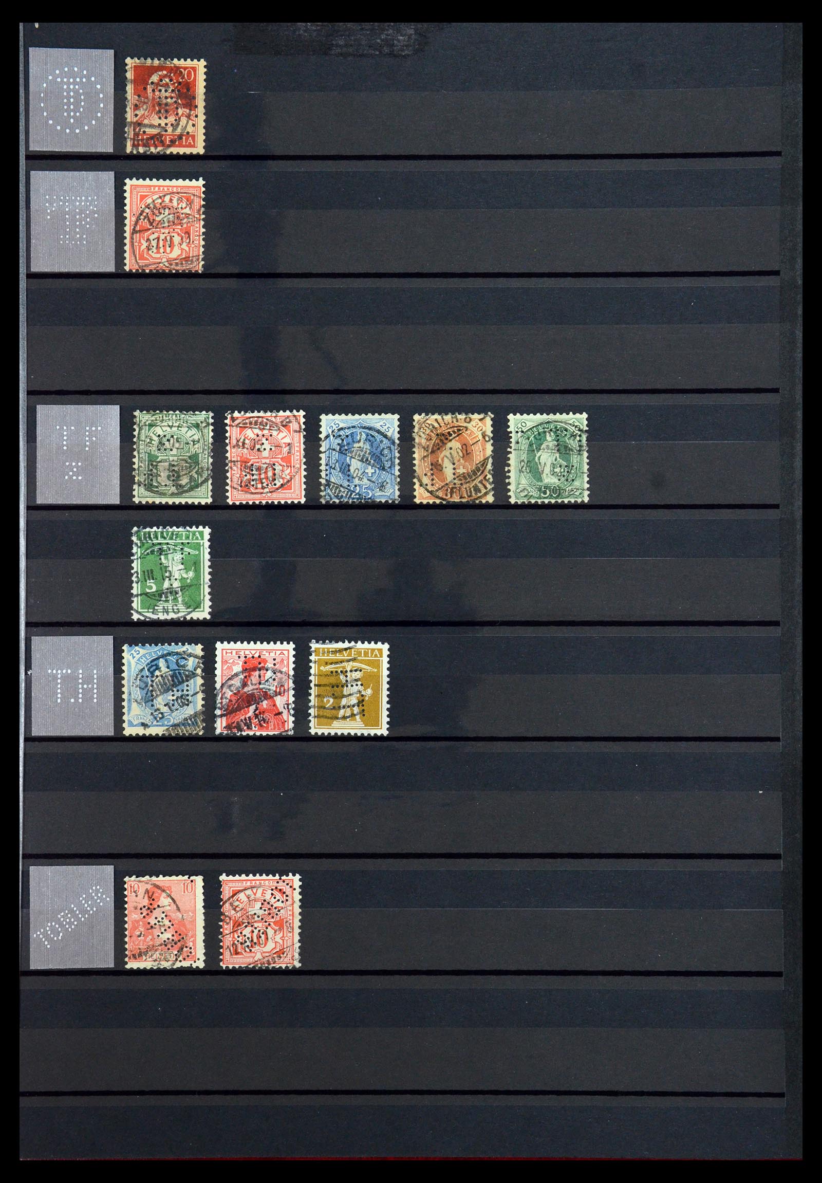 36372 048 - Postzegelverzameling 36372 Zwitserland perfins 1880-1960.