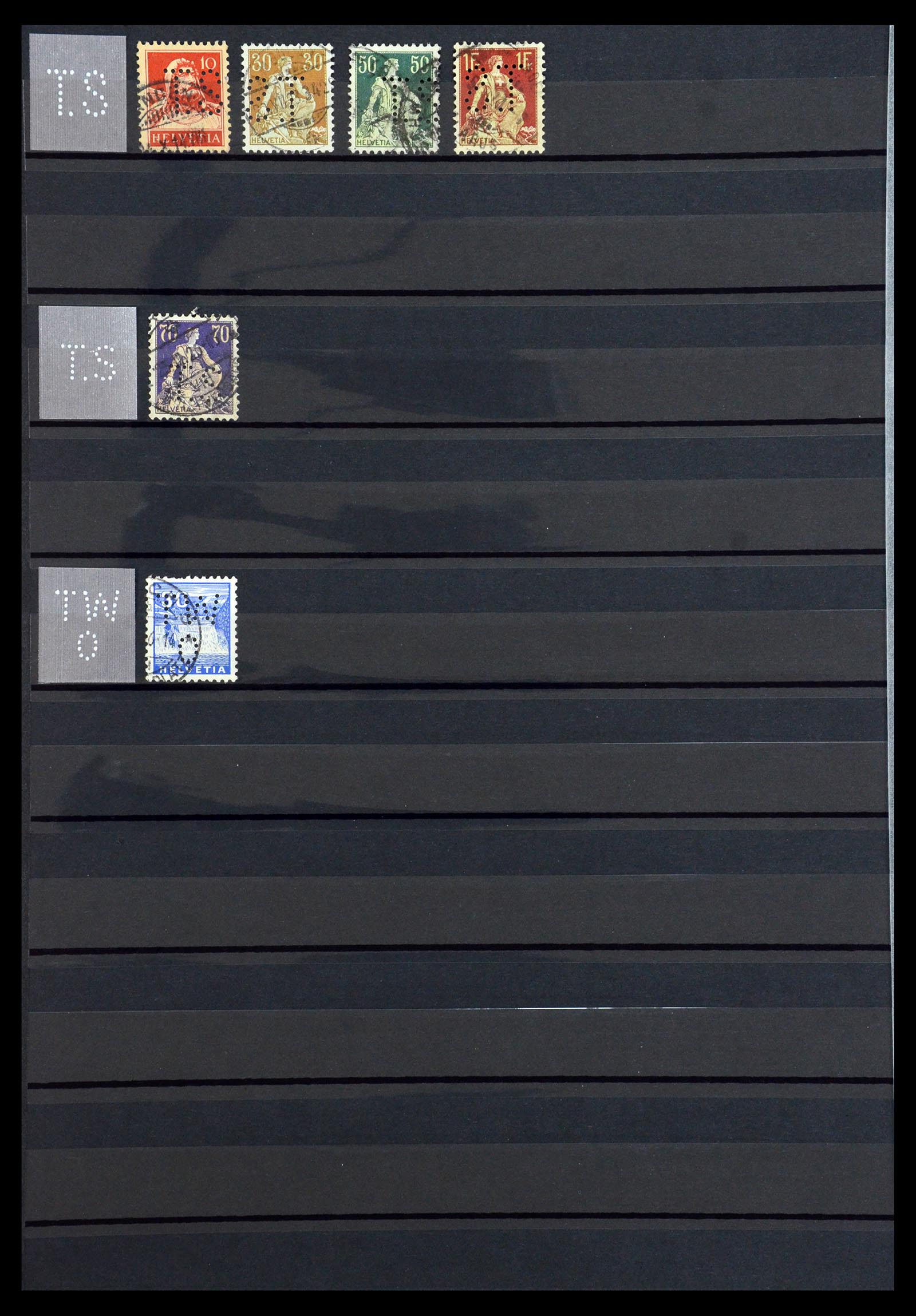 36372 049 - Postzegelverzameling 36372 Zwitserland perfins 1880-1960.