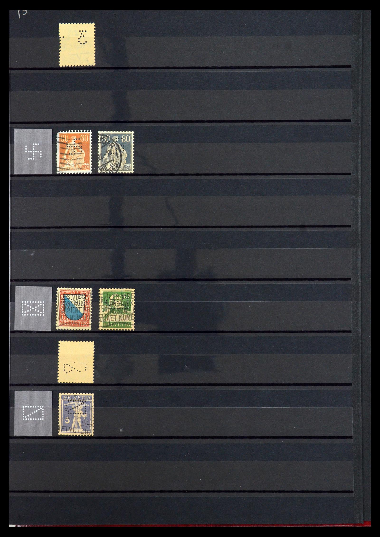 36372 058 - Postzegelverzameling 36372 Zwitserland perfins 1880-1960.