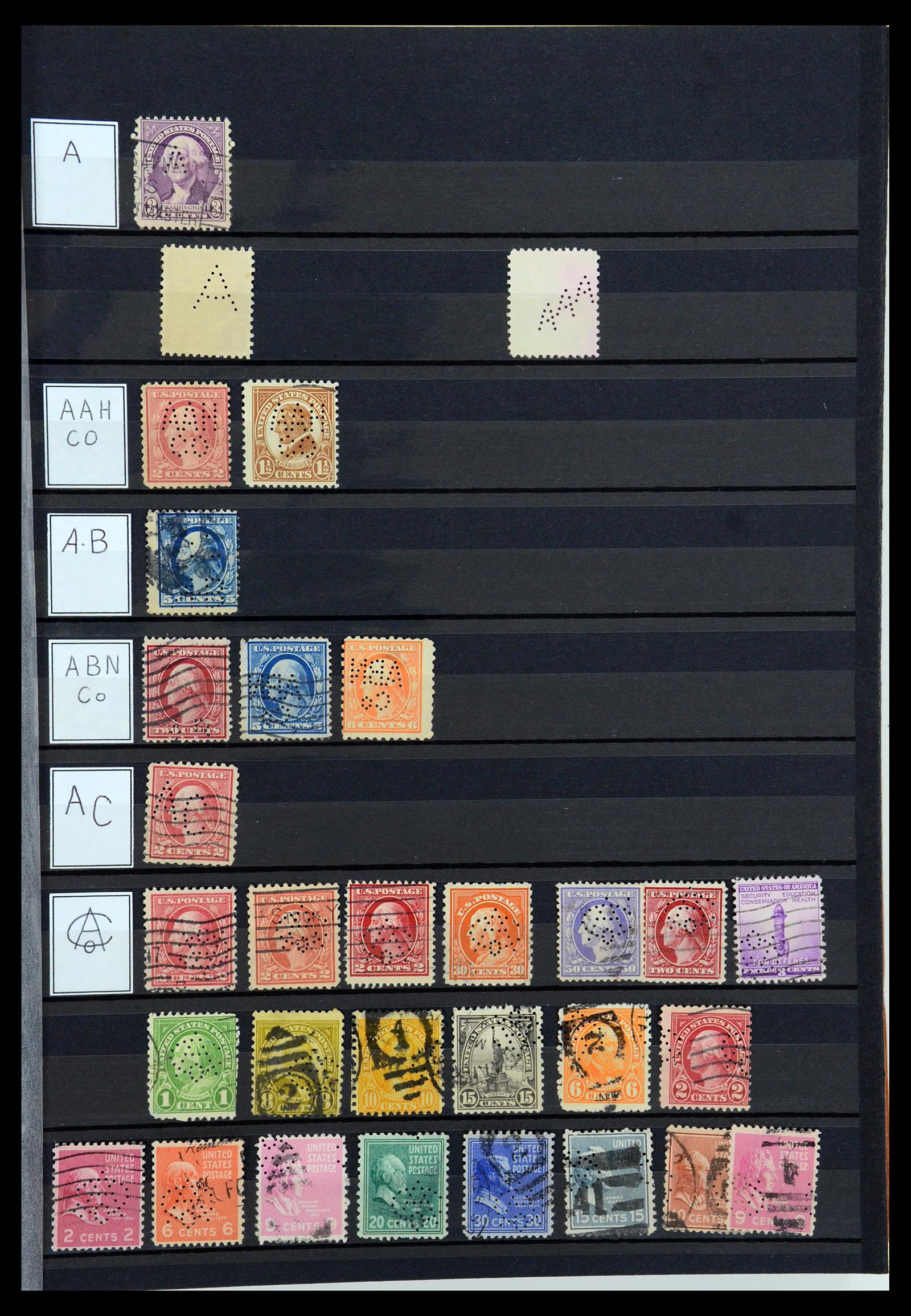 36388 001 - Postzegelverzameling 36388 USA perfins.