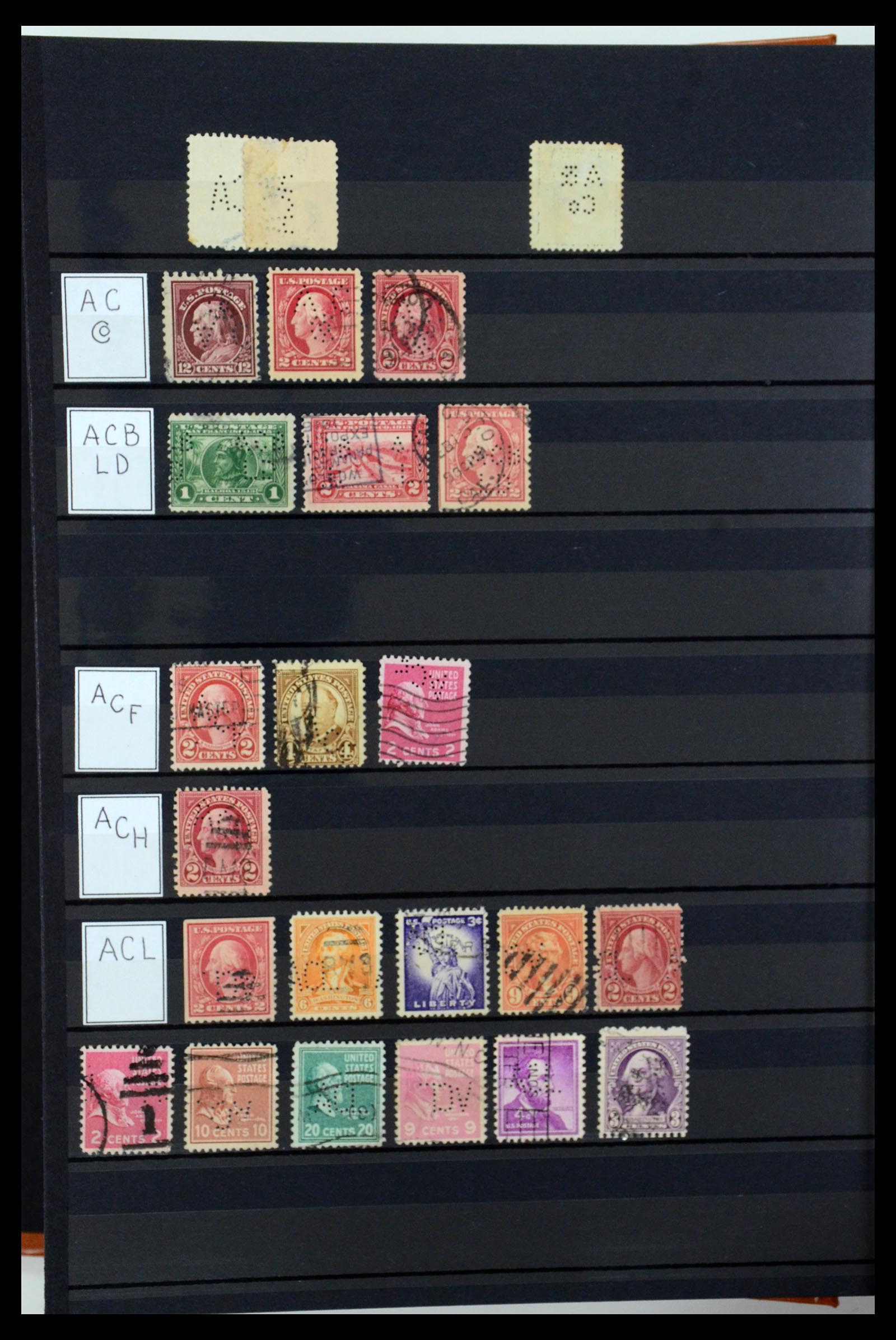 36388 002 - Postzegelverzameling 36388 USA perfins.