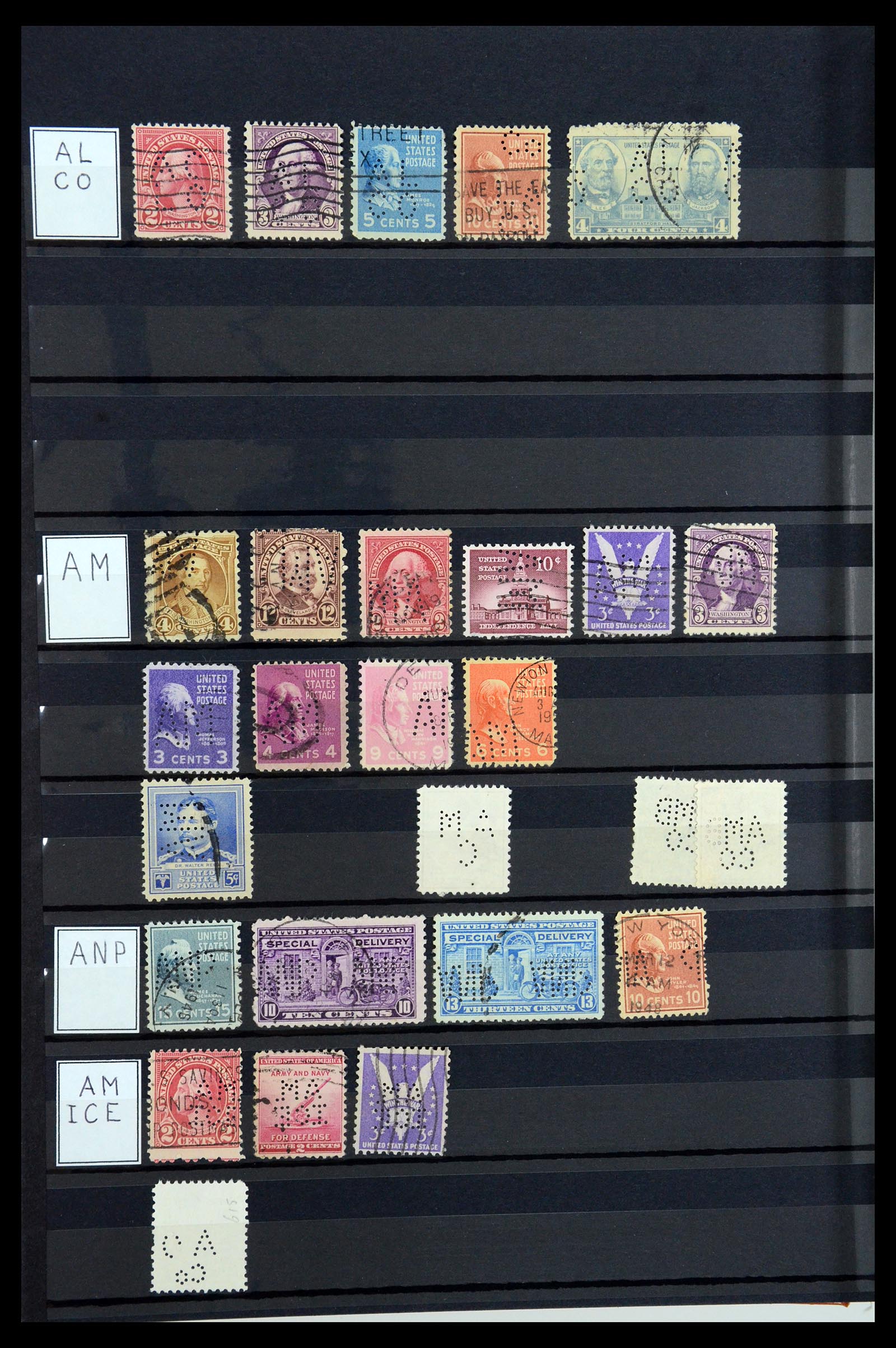 36388 006 - Postzegelverzameling 36388 USA perfins.