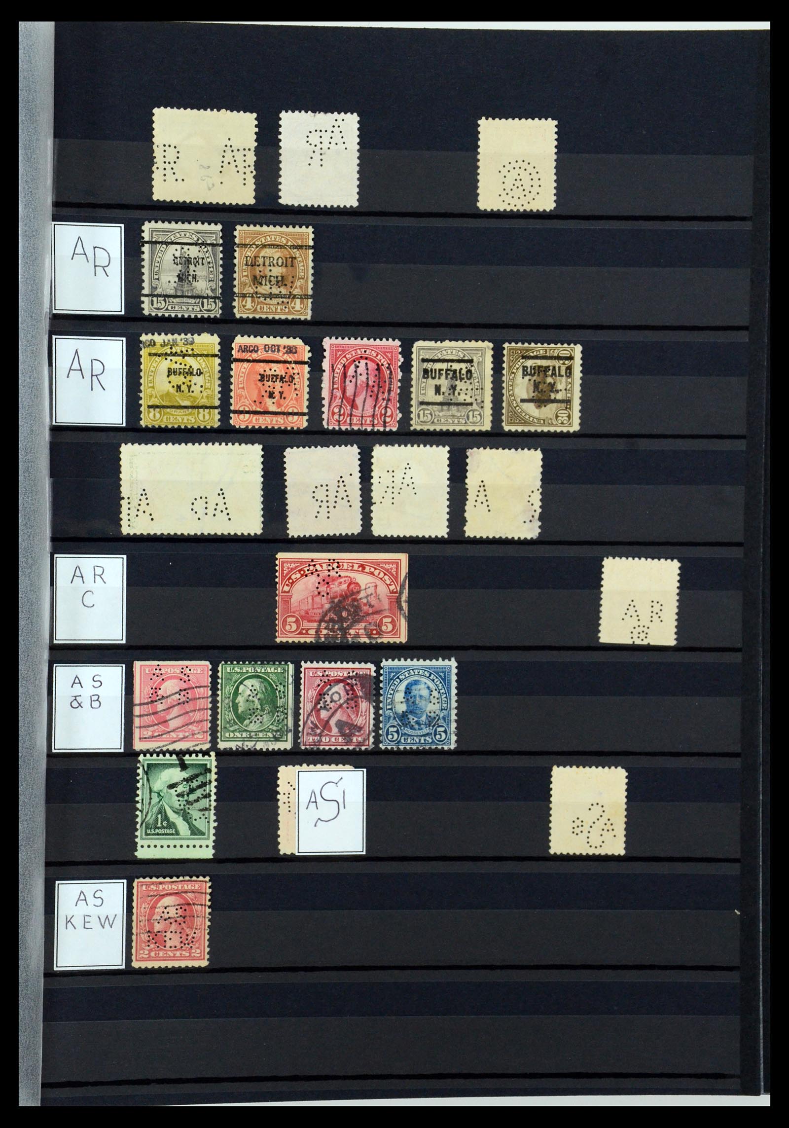 36388 007 - Postzegelverzameling 36388 USA perfins.