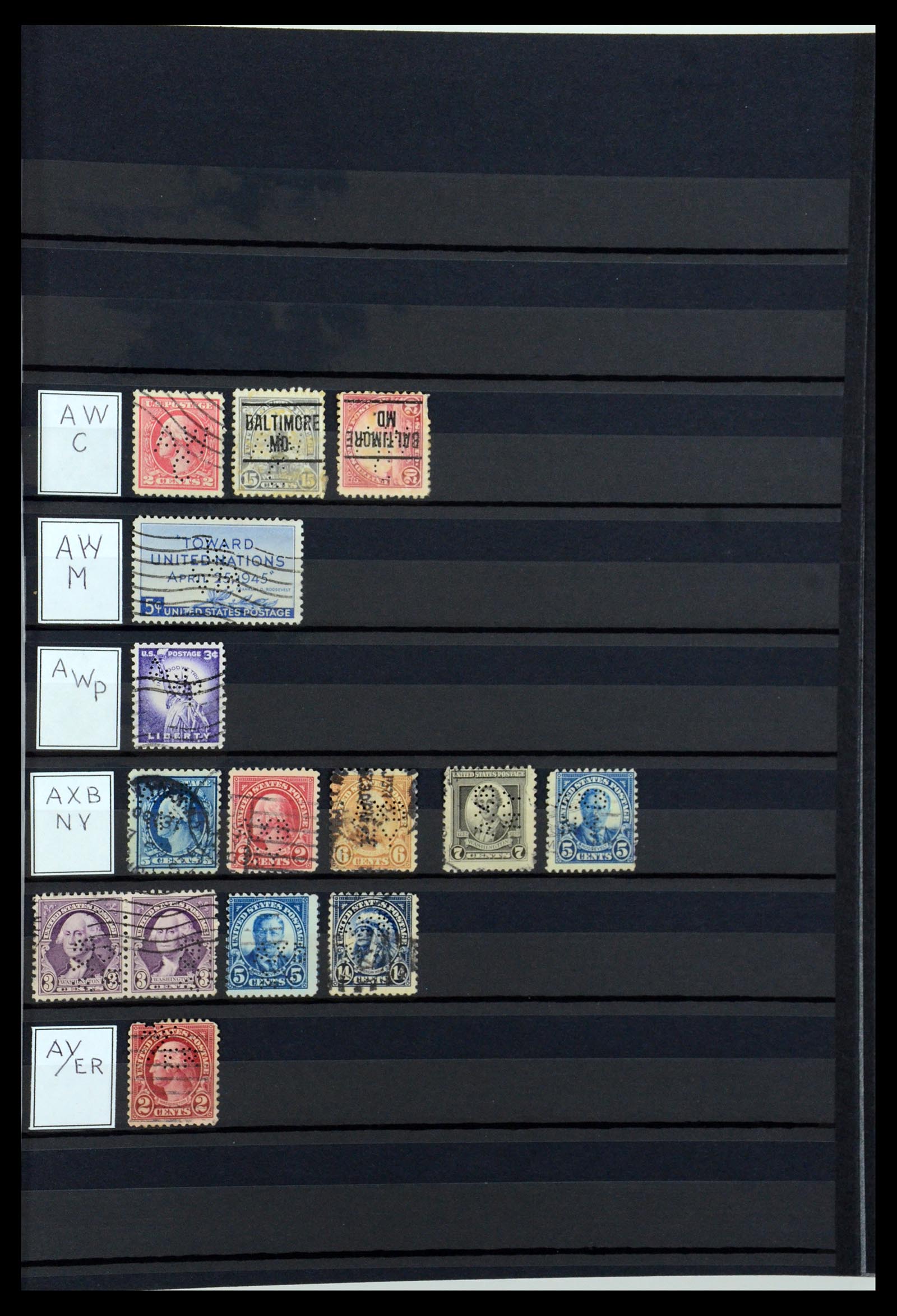 36388 008 - Postzegelverzameling 36388 USA perfins.
