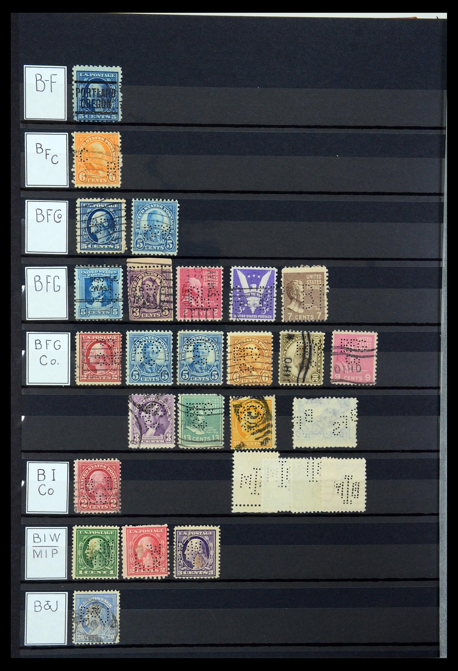36388 014 - Postzegelverzameling 36388 USA perfins.