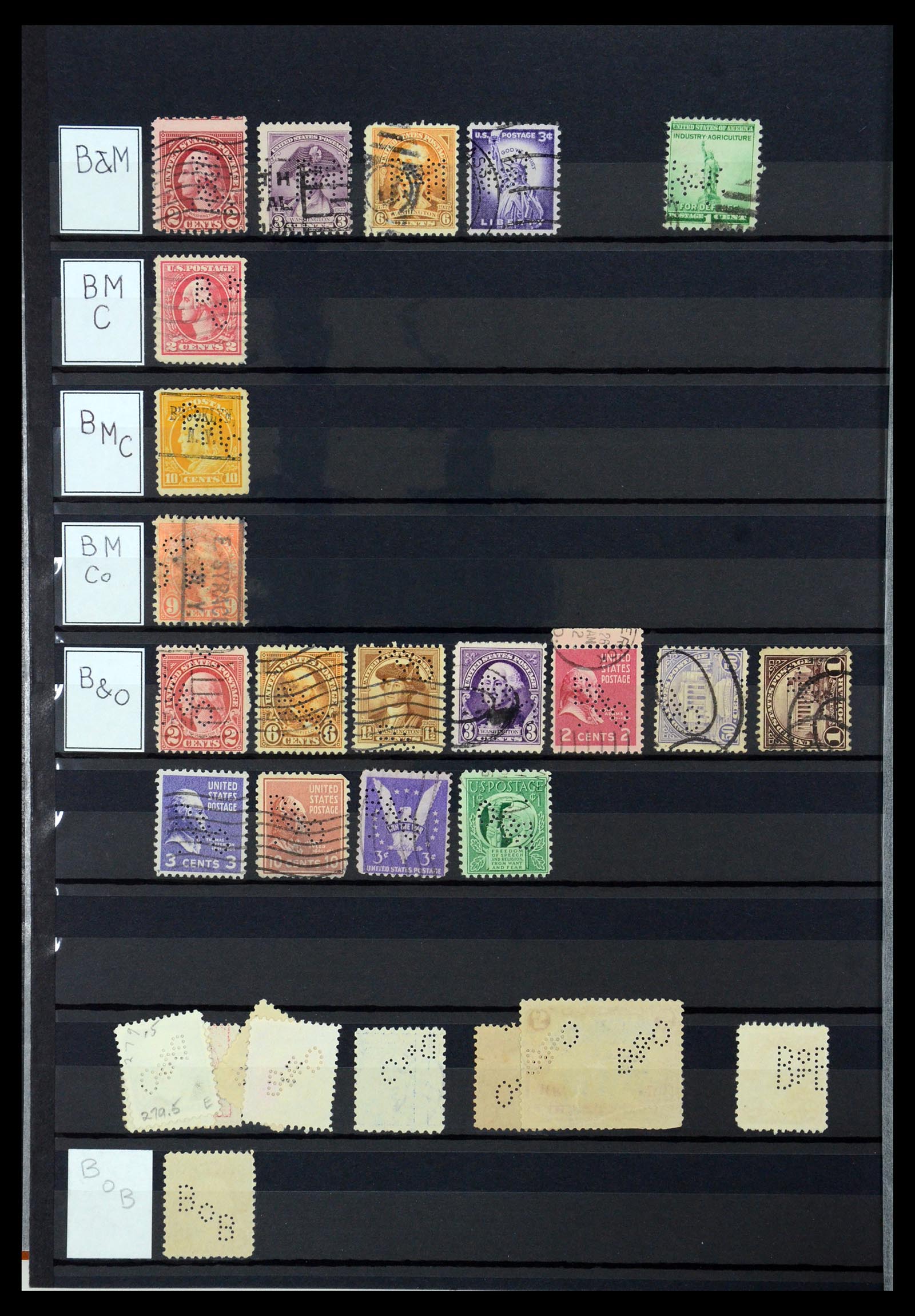 36388 017 - Postzegelverzameling 36388 USA perfins.