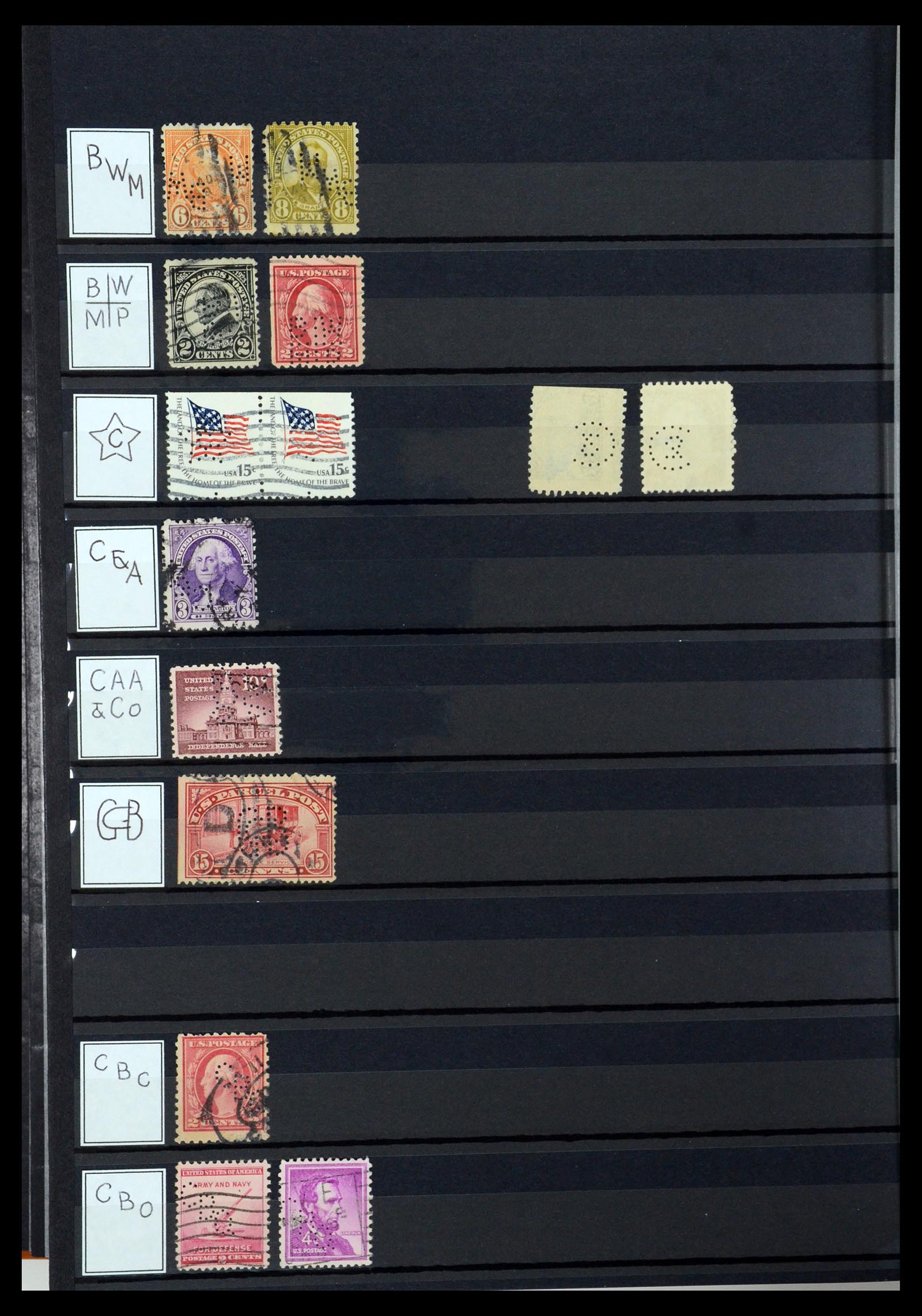 36388 022 - Postzegelverzameling 36388 USA perfins.