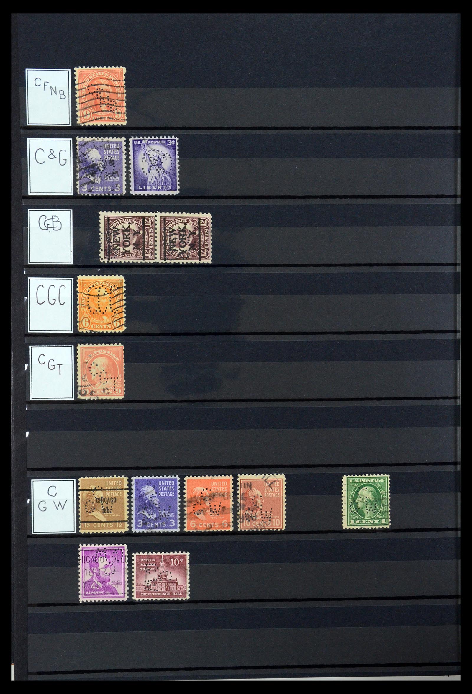 36388 026 - Postzegelverzameling 36388 USA perfins.