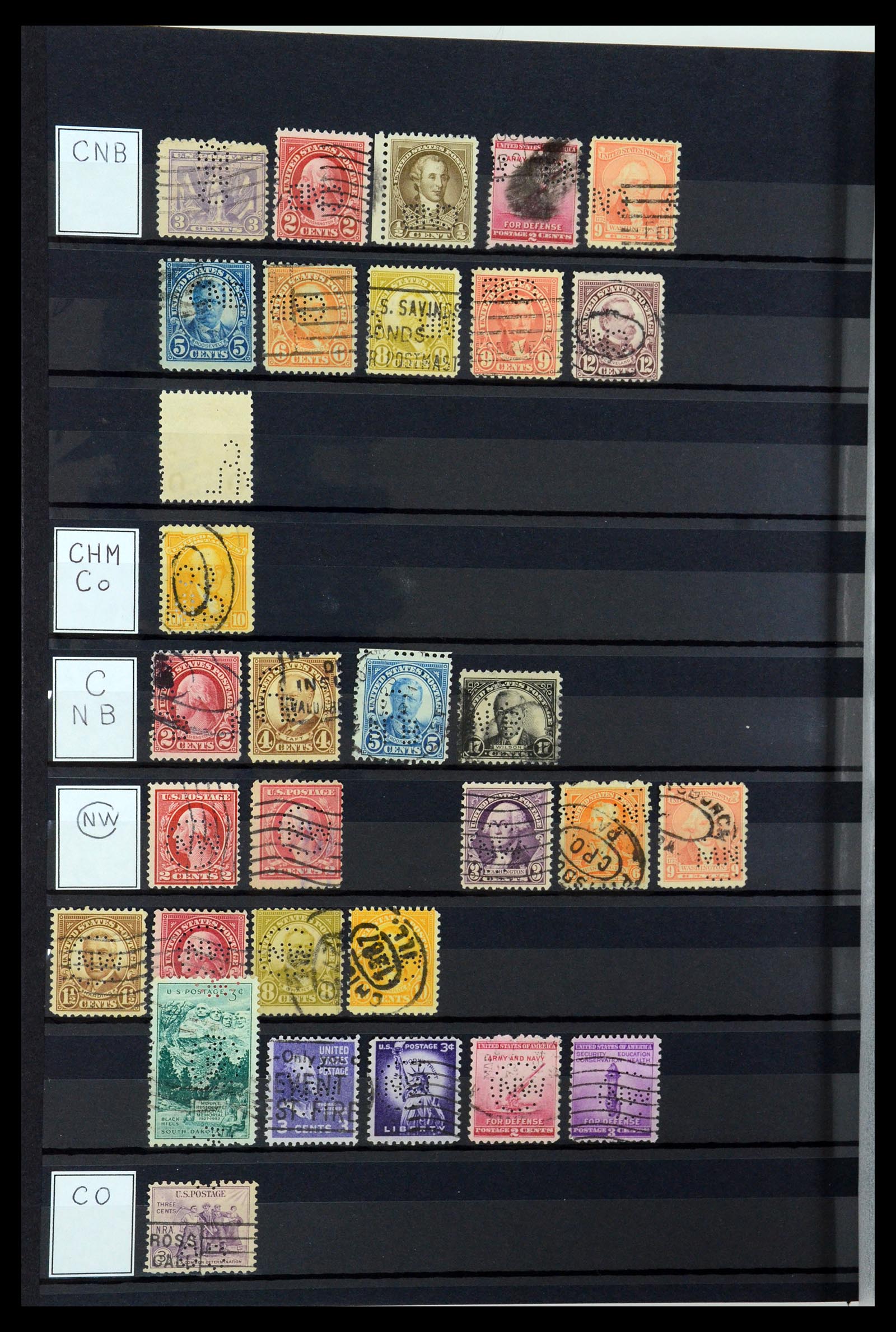 36388 030 - Postzegelverzameling 36388 USA perfins.
