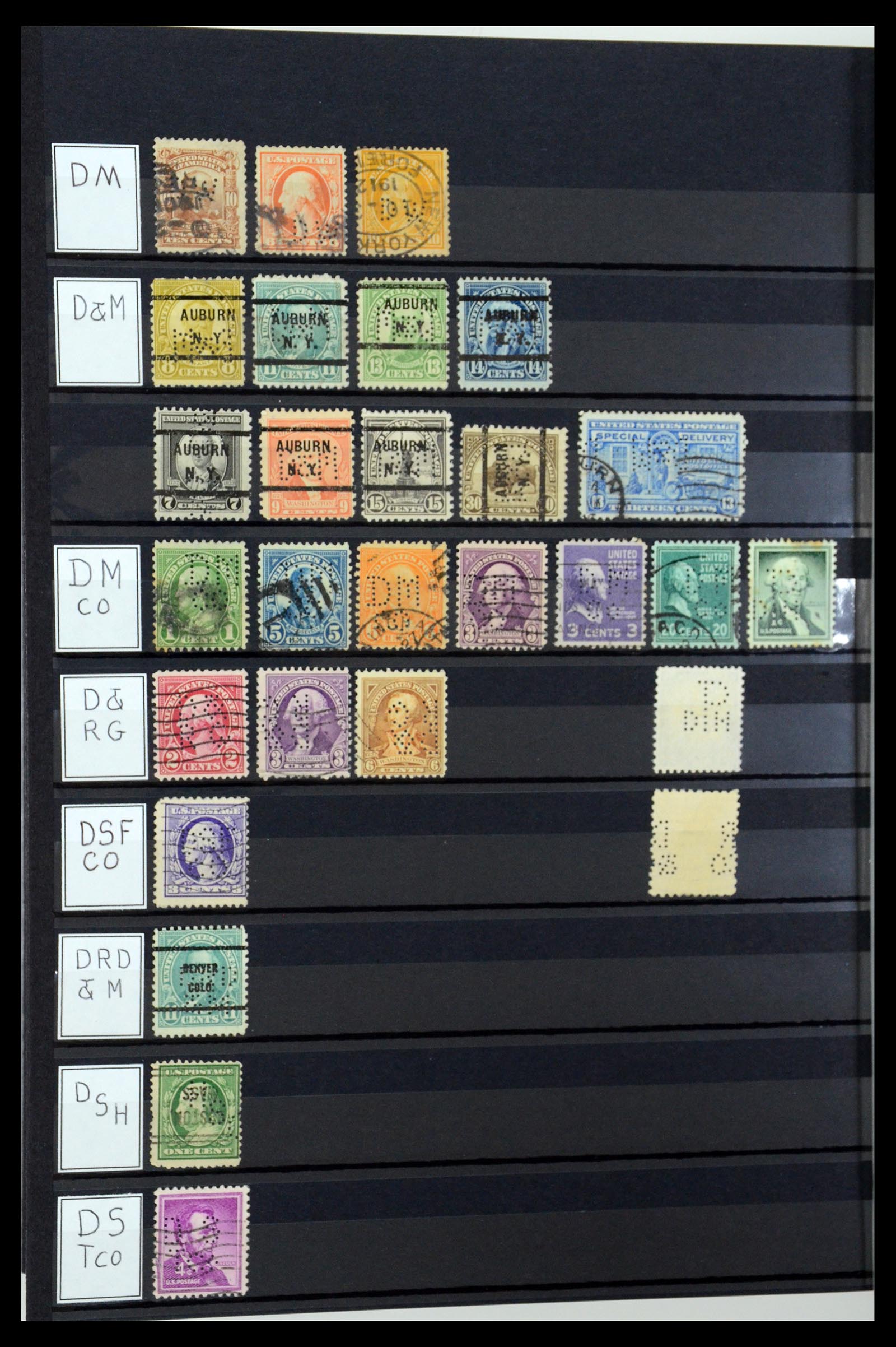 36388 038 - Postzegelverzameling 36388 USA perfins.