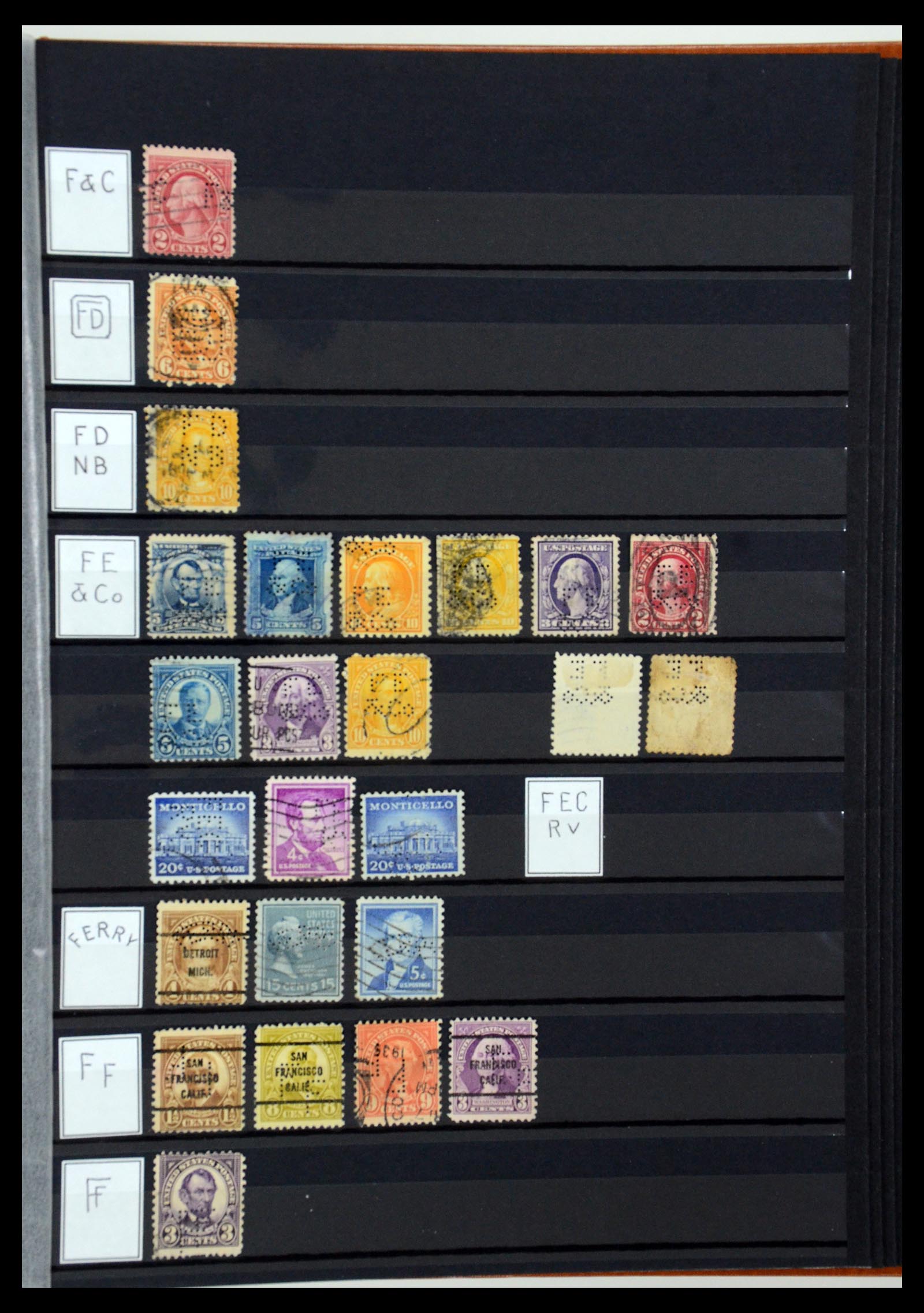 36388 045 - Postzegelverzameling 36388 USA perfins.