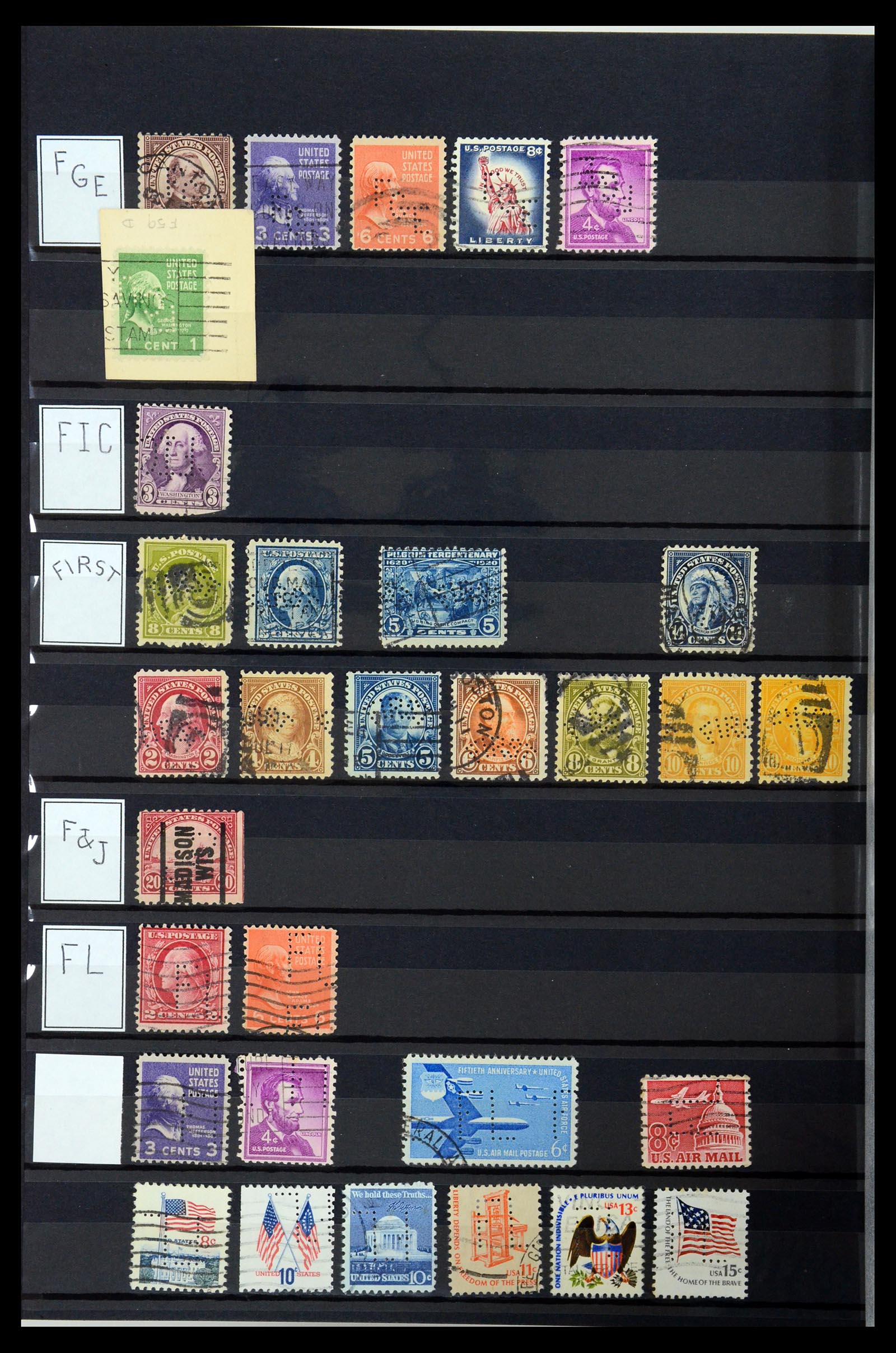 36388 046 - Postzegelverzameling 36388 USA perfins.