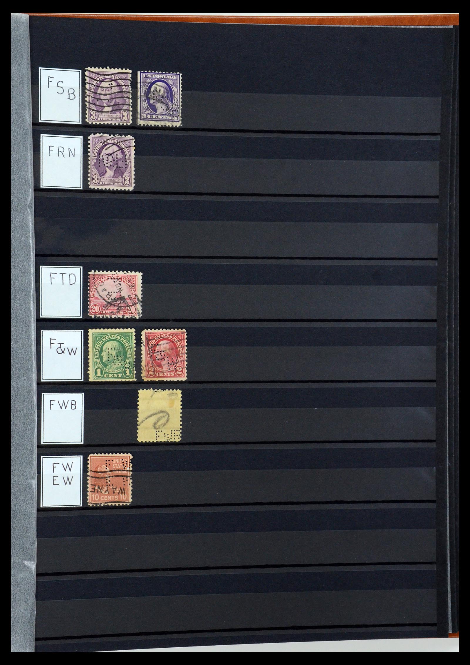 36388 051 - Postzegelverzameling 36388 USA perfins.