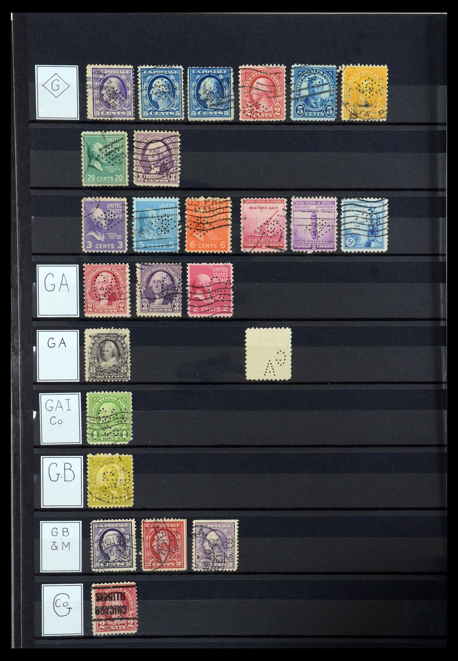 36388 052 - Postzegelverzameling 36388 USA perfins.