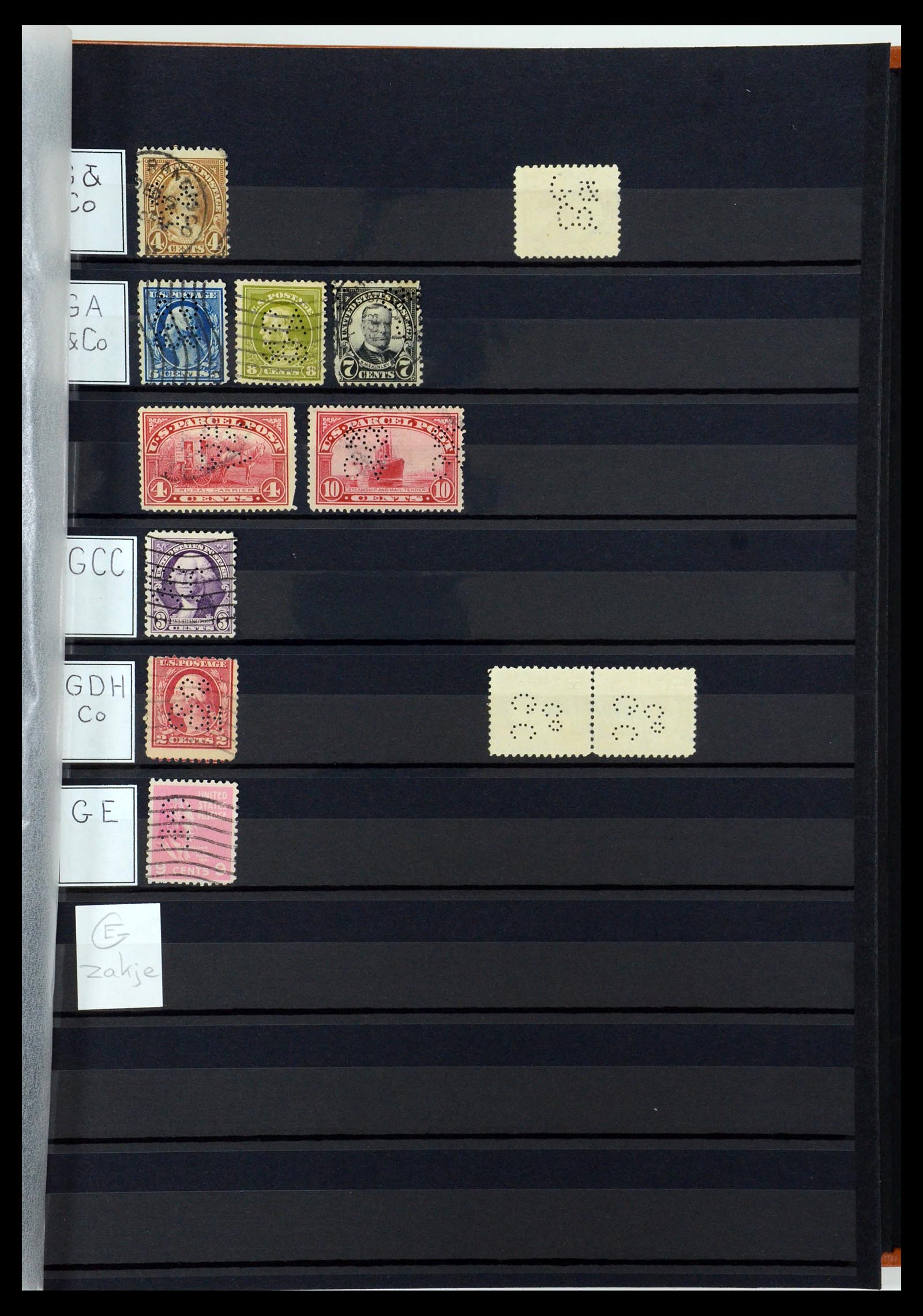 36388 053 - Postzegelverzameling 36388 USA perfins.