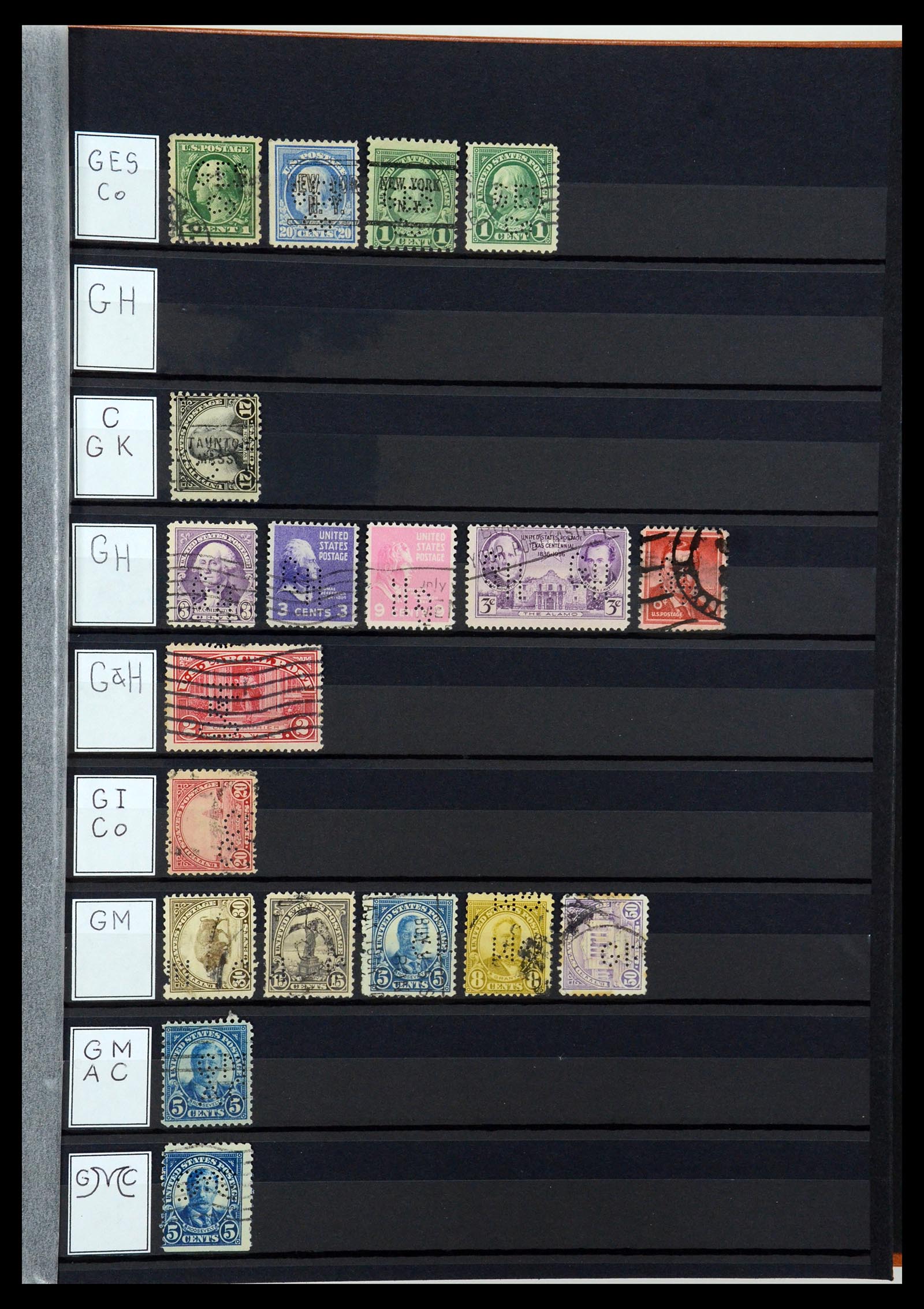 36388 055 - Postzegelverzameling 36388 USA perfins.