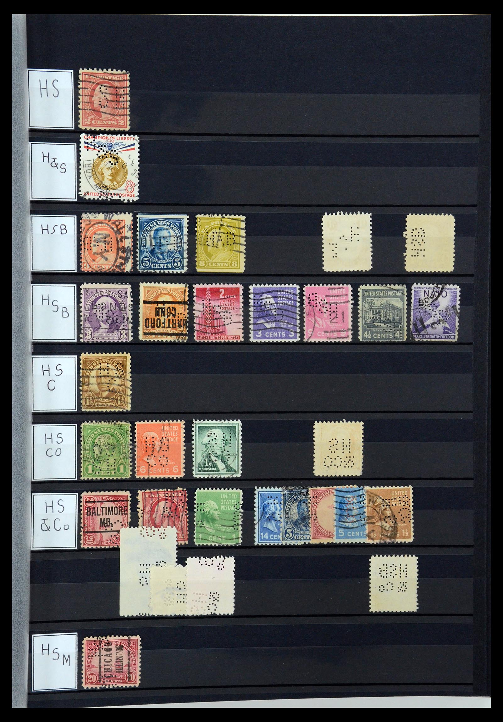 36388 065 - Postzegelverzameling 36388 USA perfins.