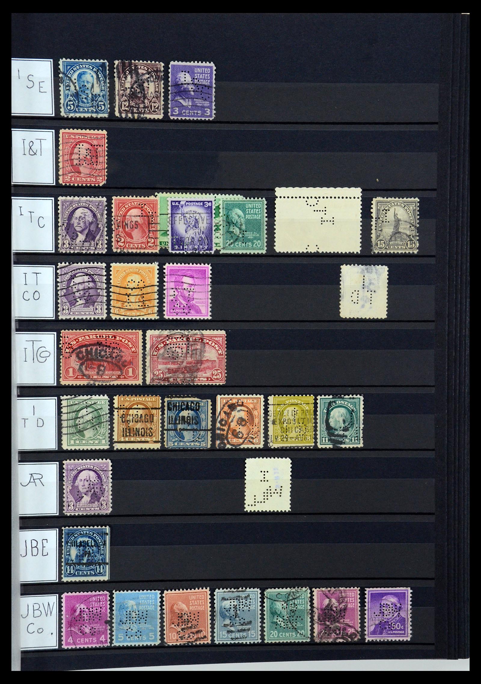 36388 071 - Postzegelverzameling 36388 USA perfins.