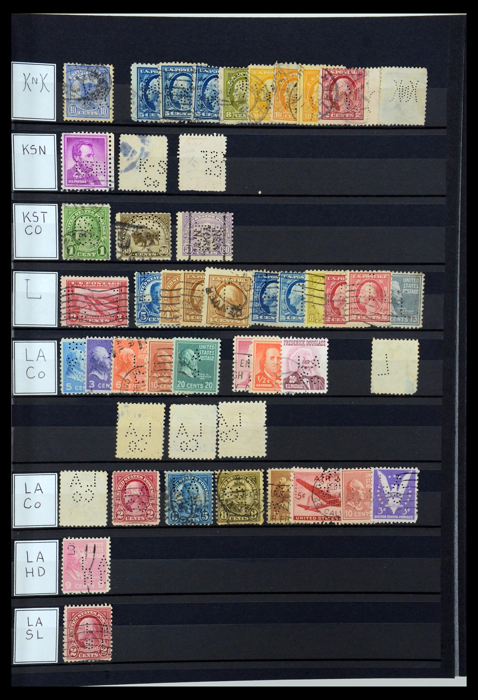 36388 077 - Postzegelverzameling 36388 USA perfins.