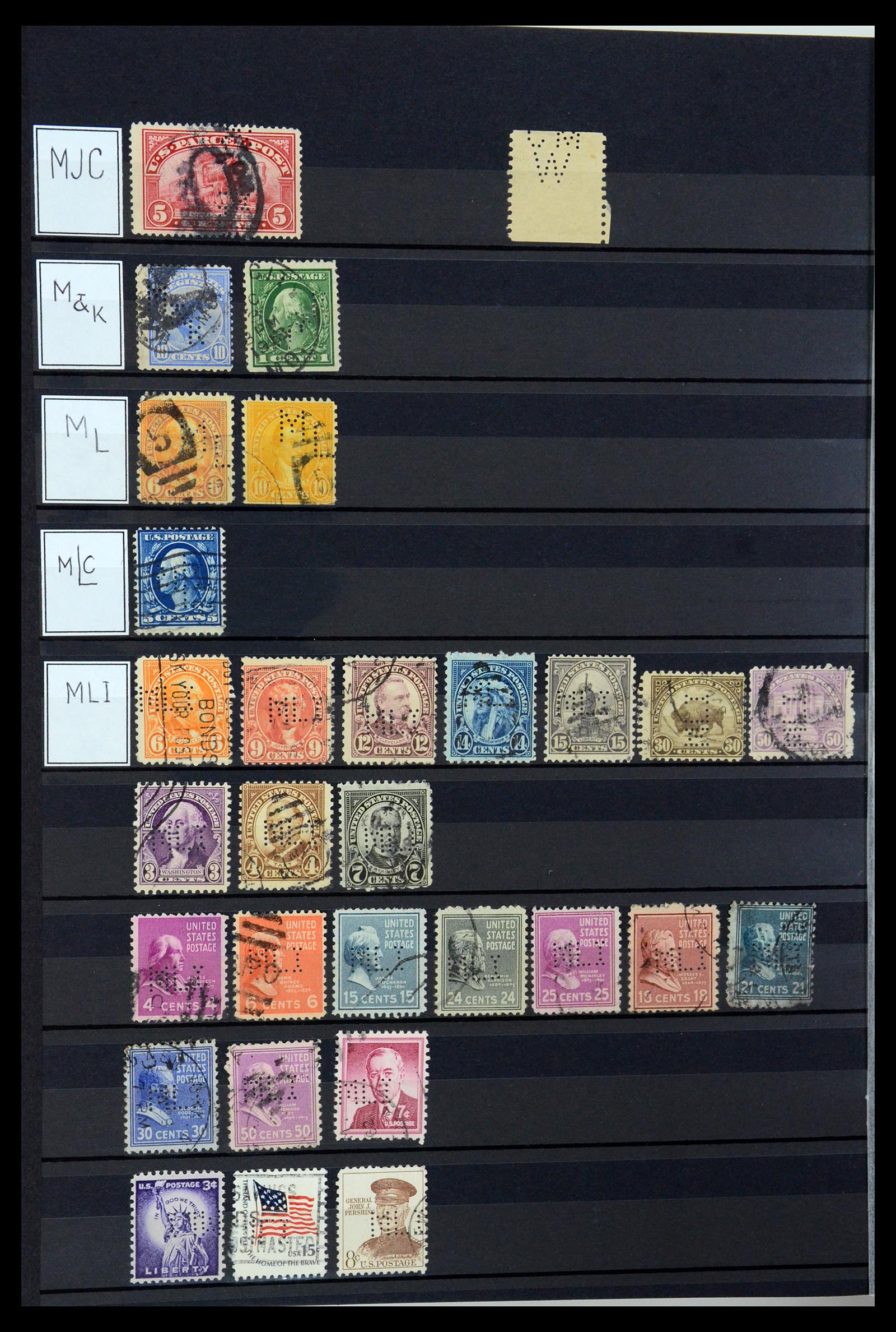36388 088 - Postzegelverzameling 36388 USA perfins.