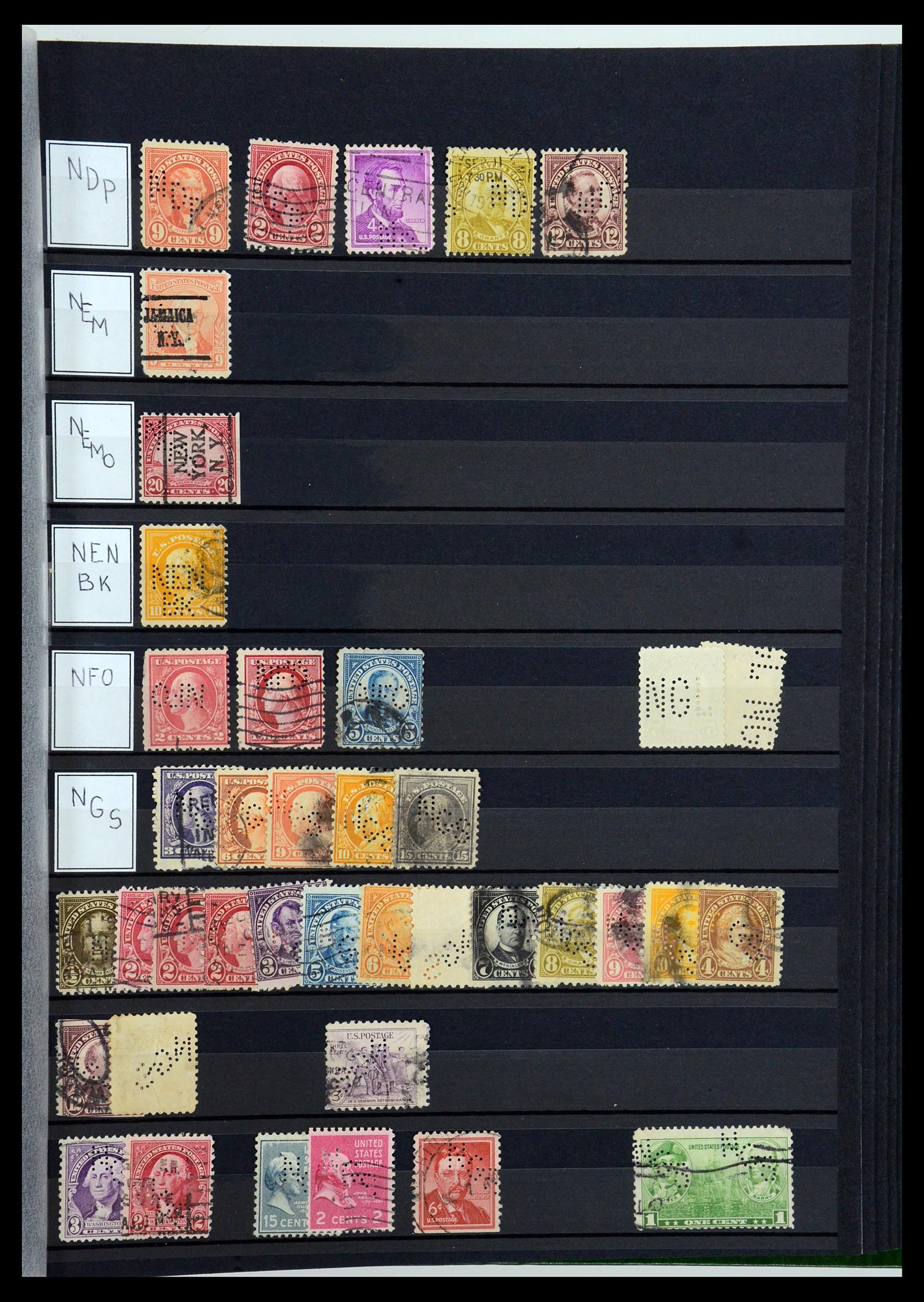 36388 097 - Postzegelverzameling 36388 USA perfins.