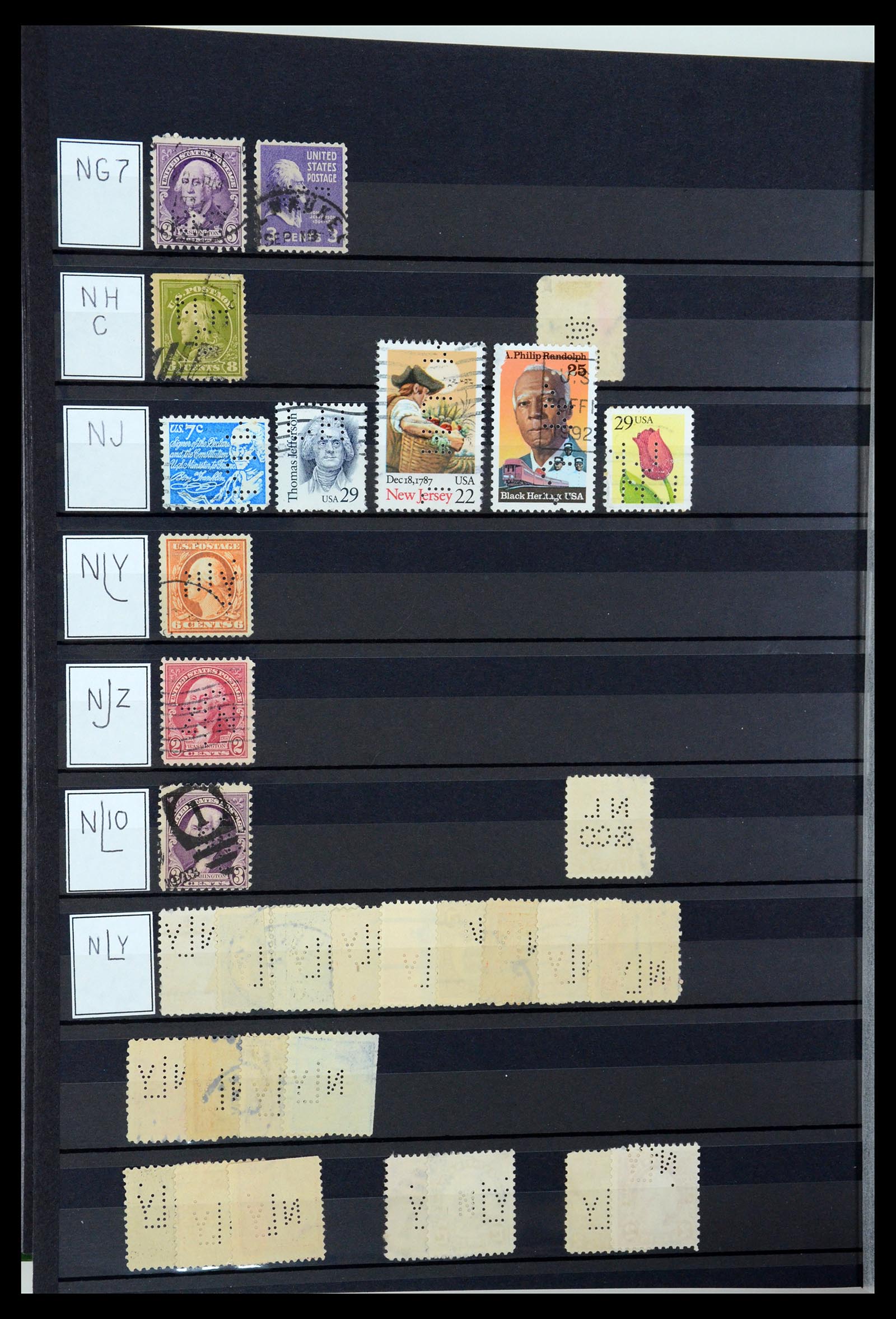 36388 099 - Postzegelverzameling 36388 USA perfins.