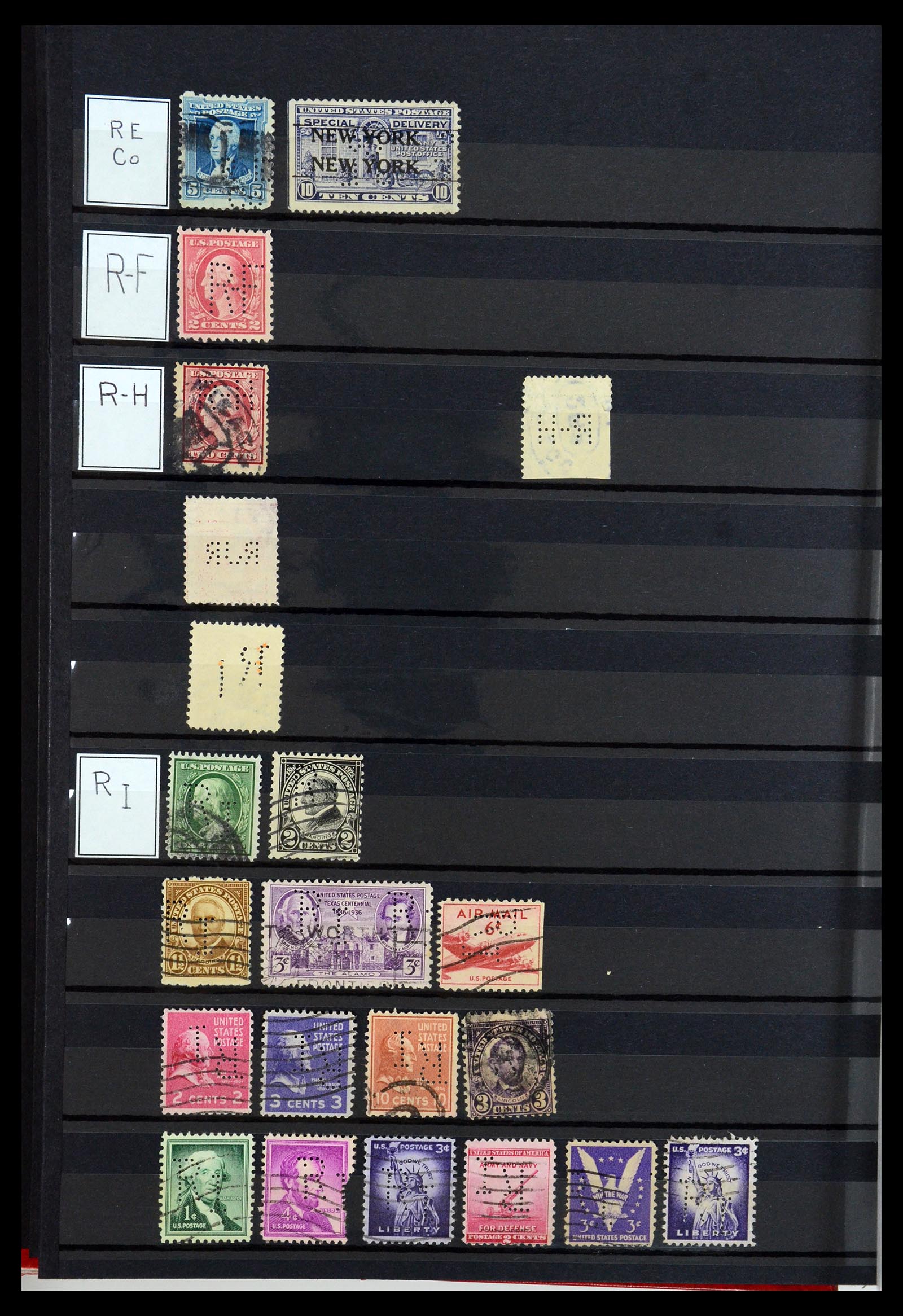 36388 122 - Postzegelverzameling 36388 USA perfins.